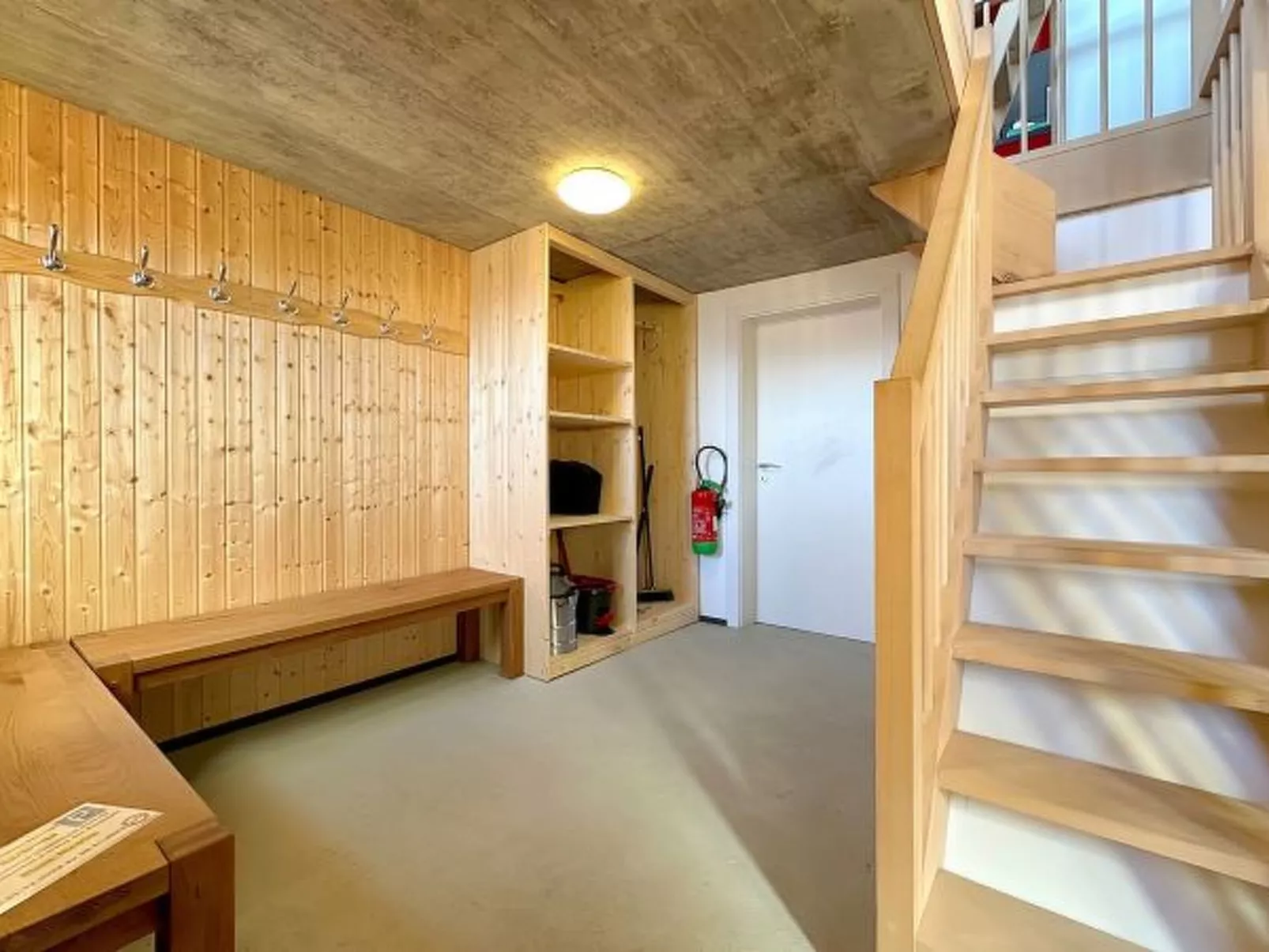 Tiny House facing the Alps - Ski in and out - Binnen