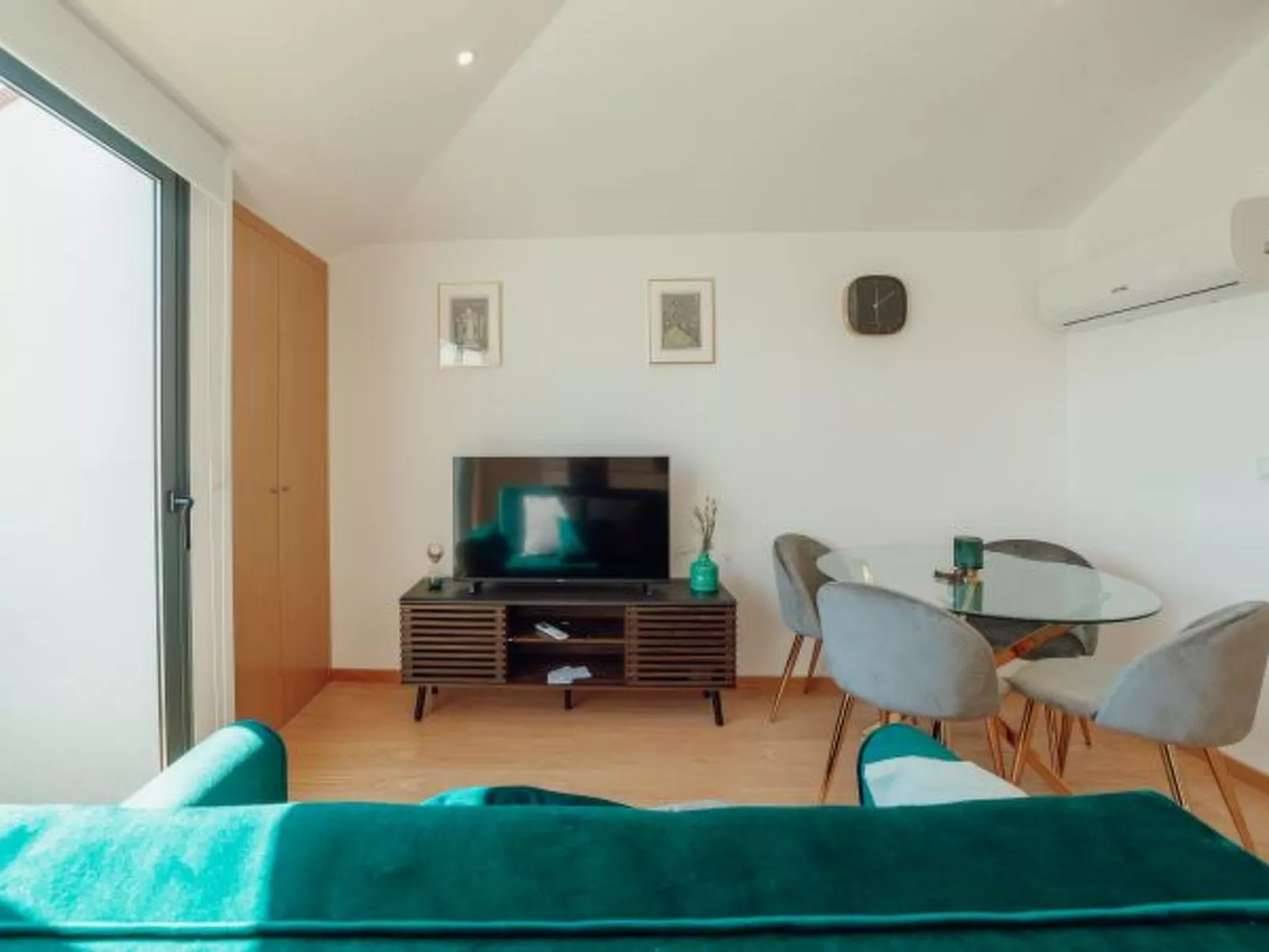 MODERN & STYLISH APARTMENT III by VACATIONY - Binnen