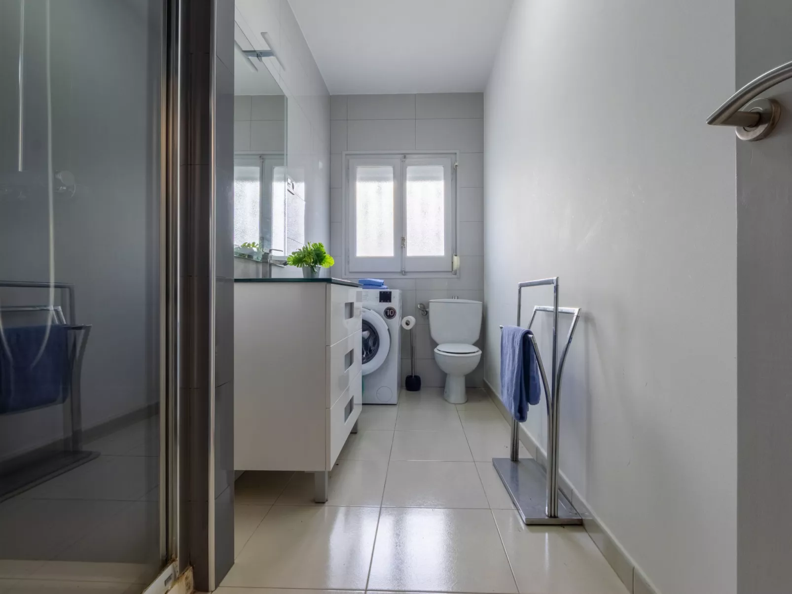 Higini Angles - Binnen