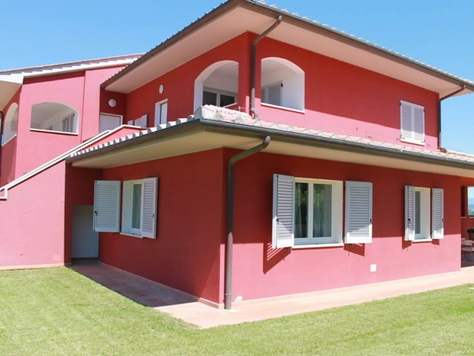 Unterkunft mit privater Terrasse, Gemeinschaftspool - Buiten