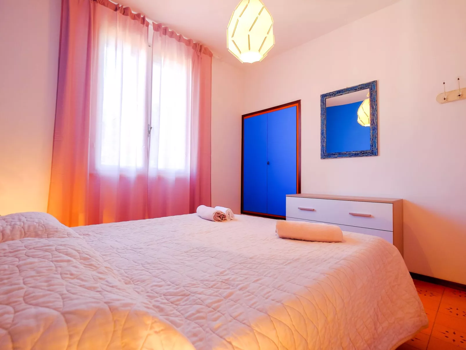 Cottage mit großem Garten, Klima, 6 Gäste - Binnen