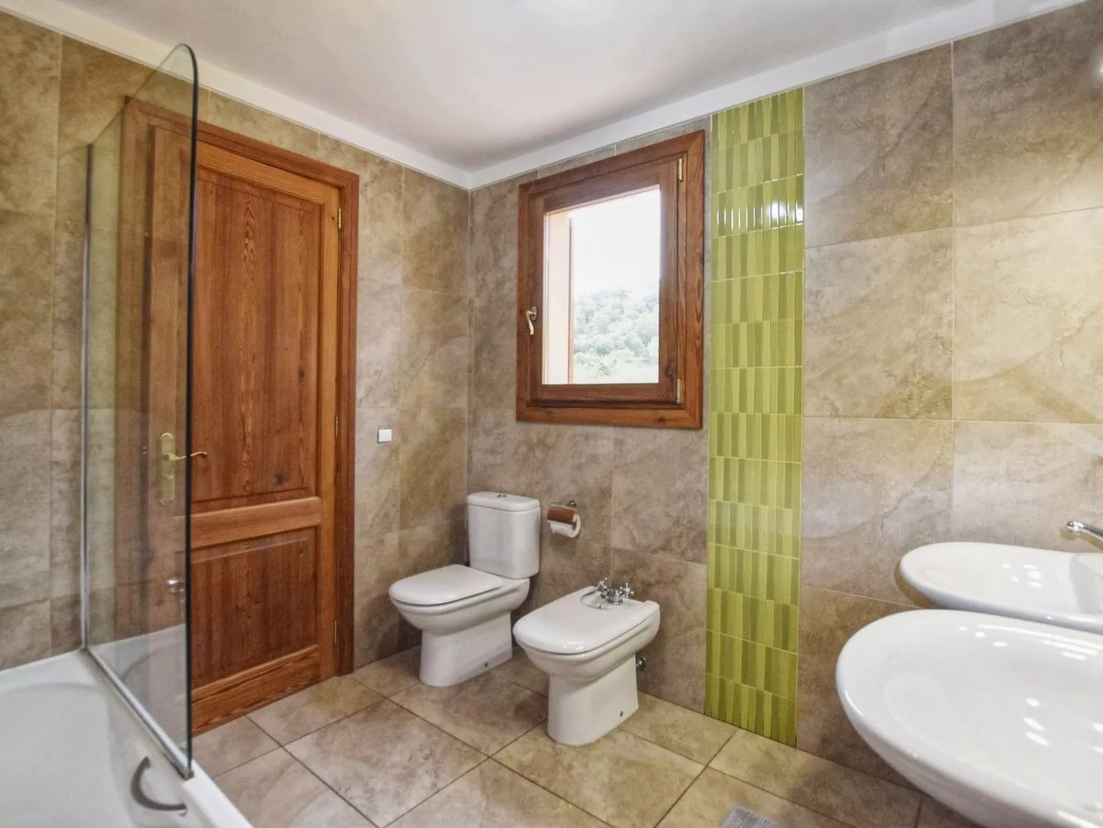 Schönes Landhaus mit Panoramablick auf die Berge - Binnen