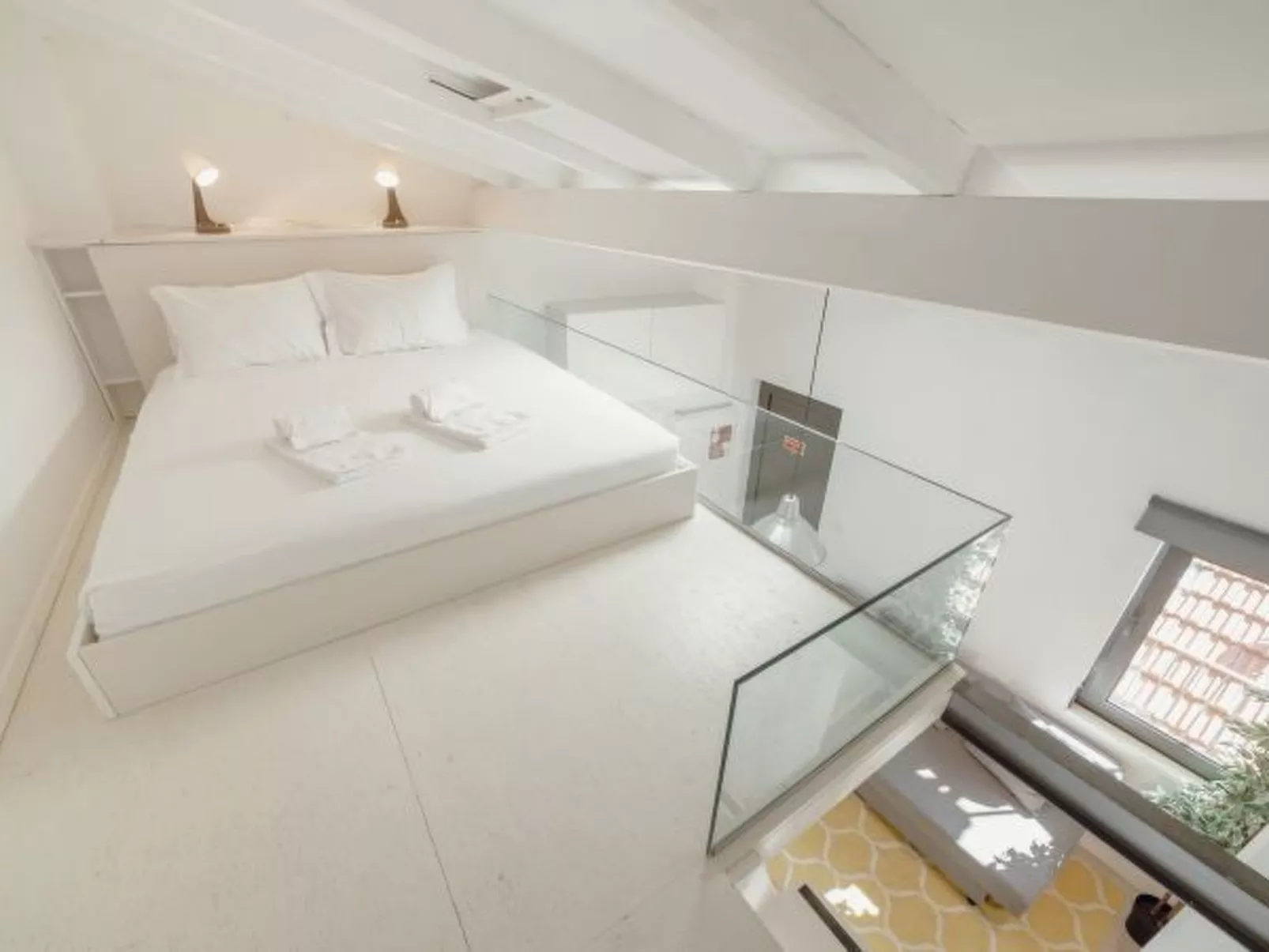 MEZZANINE STYLISH APARTMENT P by VACATIONY - Binnen