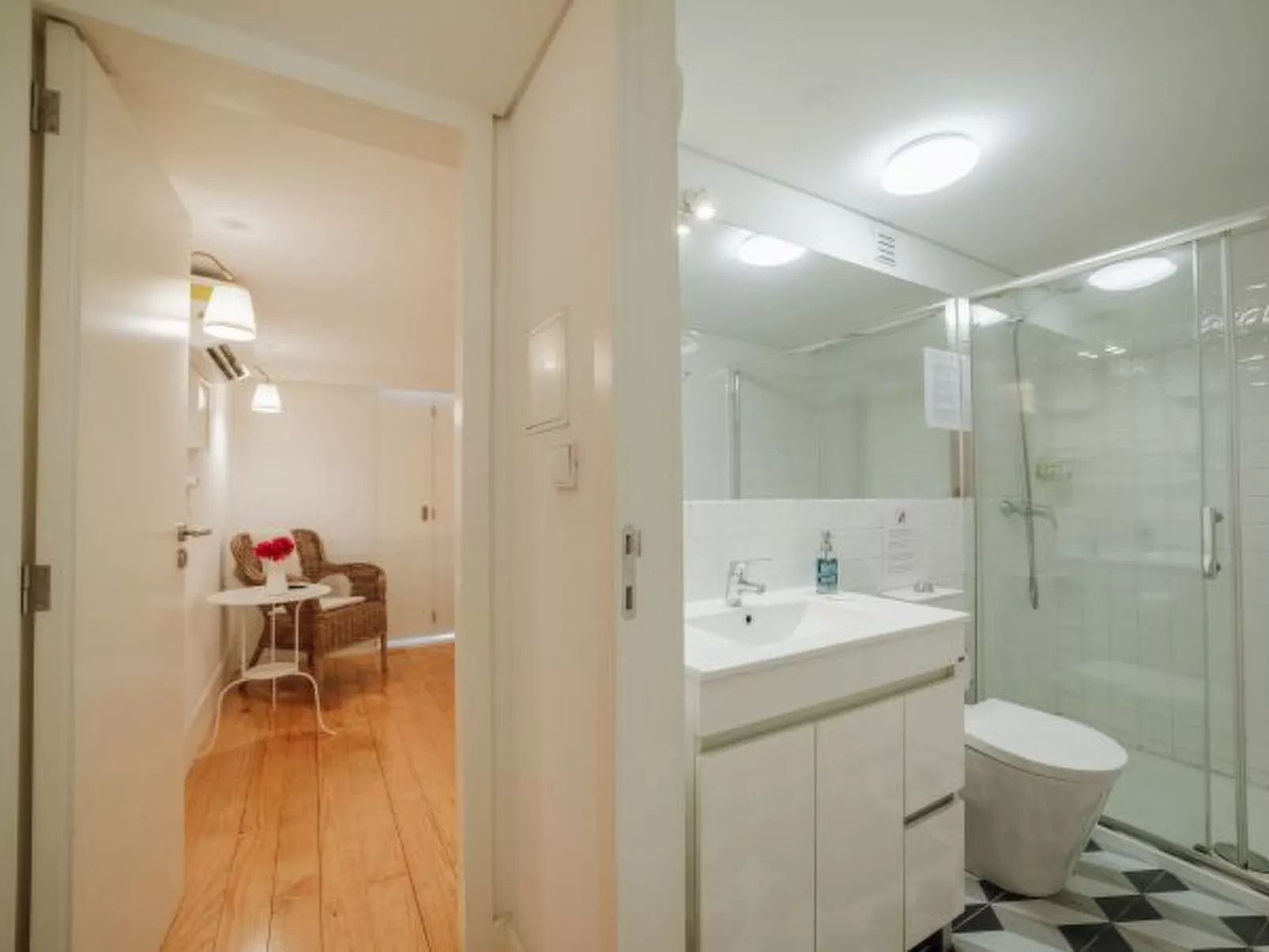 HISTORIC & BRIGHT BOLHAO MEZZANINE by VACATIONY - Binnen