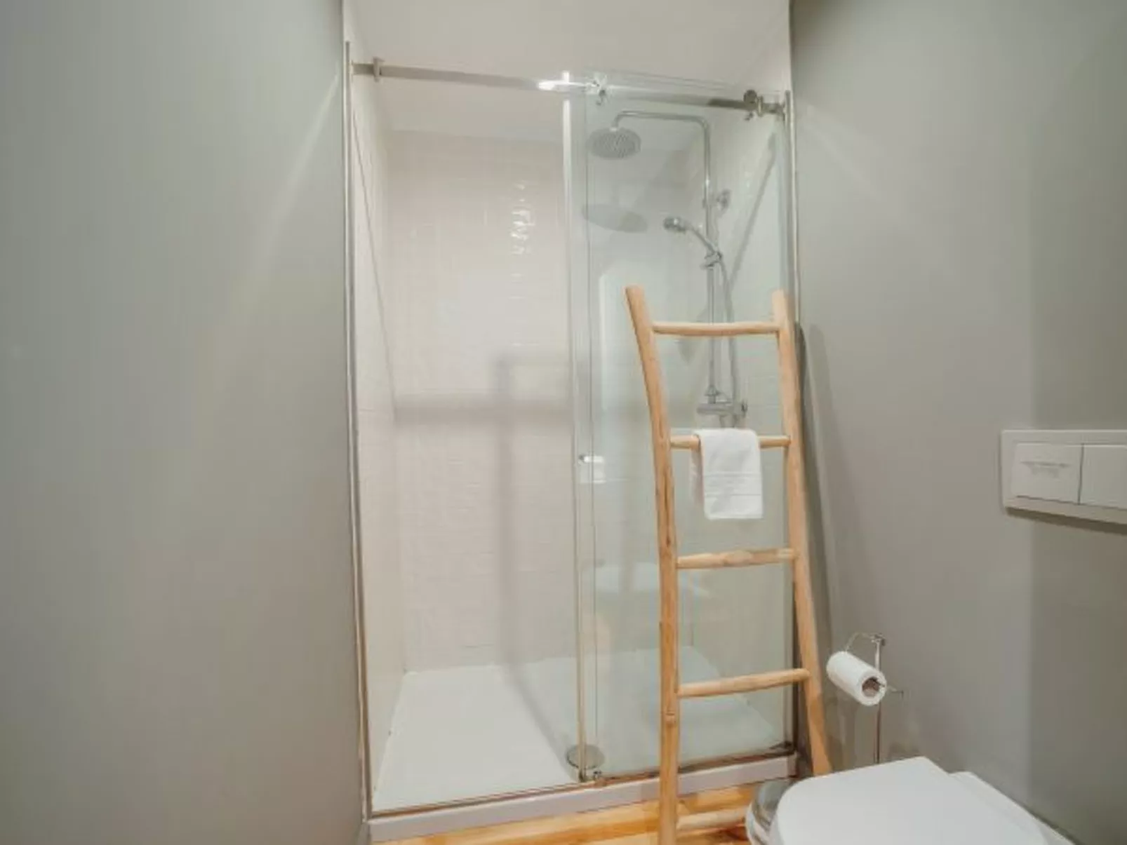 DOWNTOWN EXCELLENCE APARTMENT by VACATIONY - Binnen