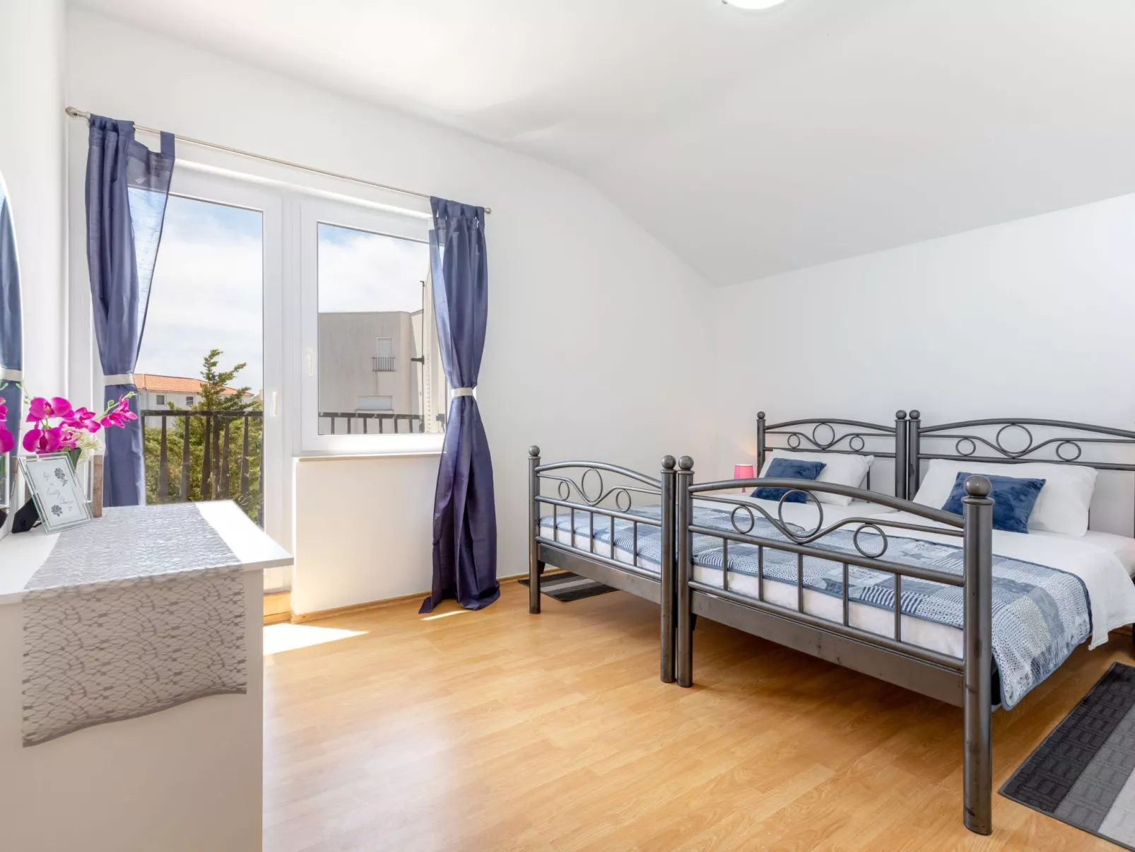 "Maya Z" mit Blick auf das Wasser - Image-tags.info