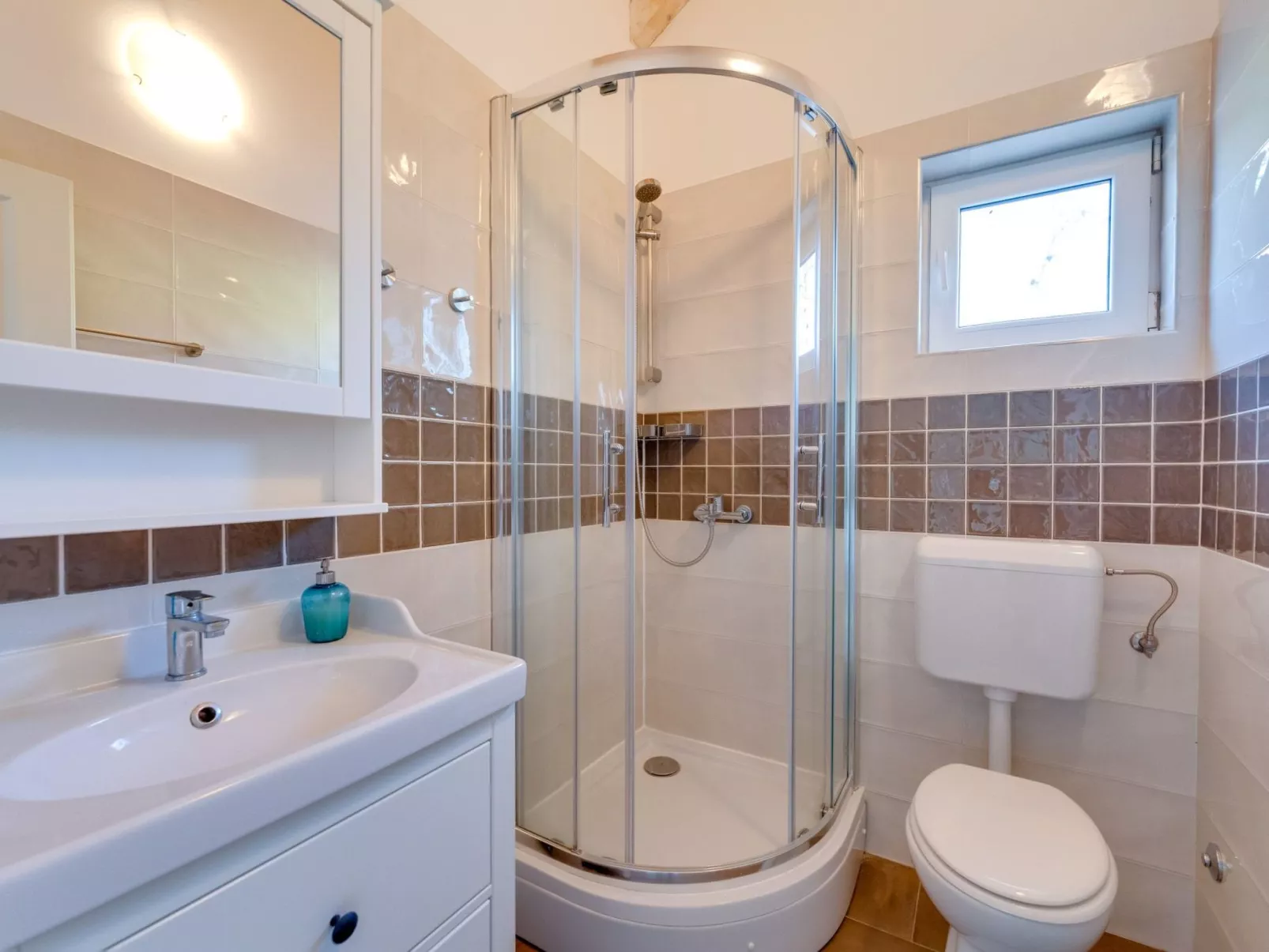 Eine luxuriöse Villa "Maslina" mit Pool und Grill - Binnen