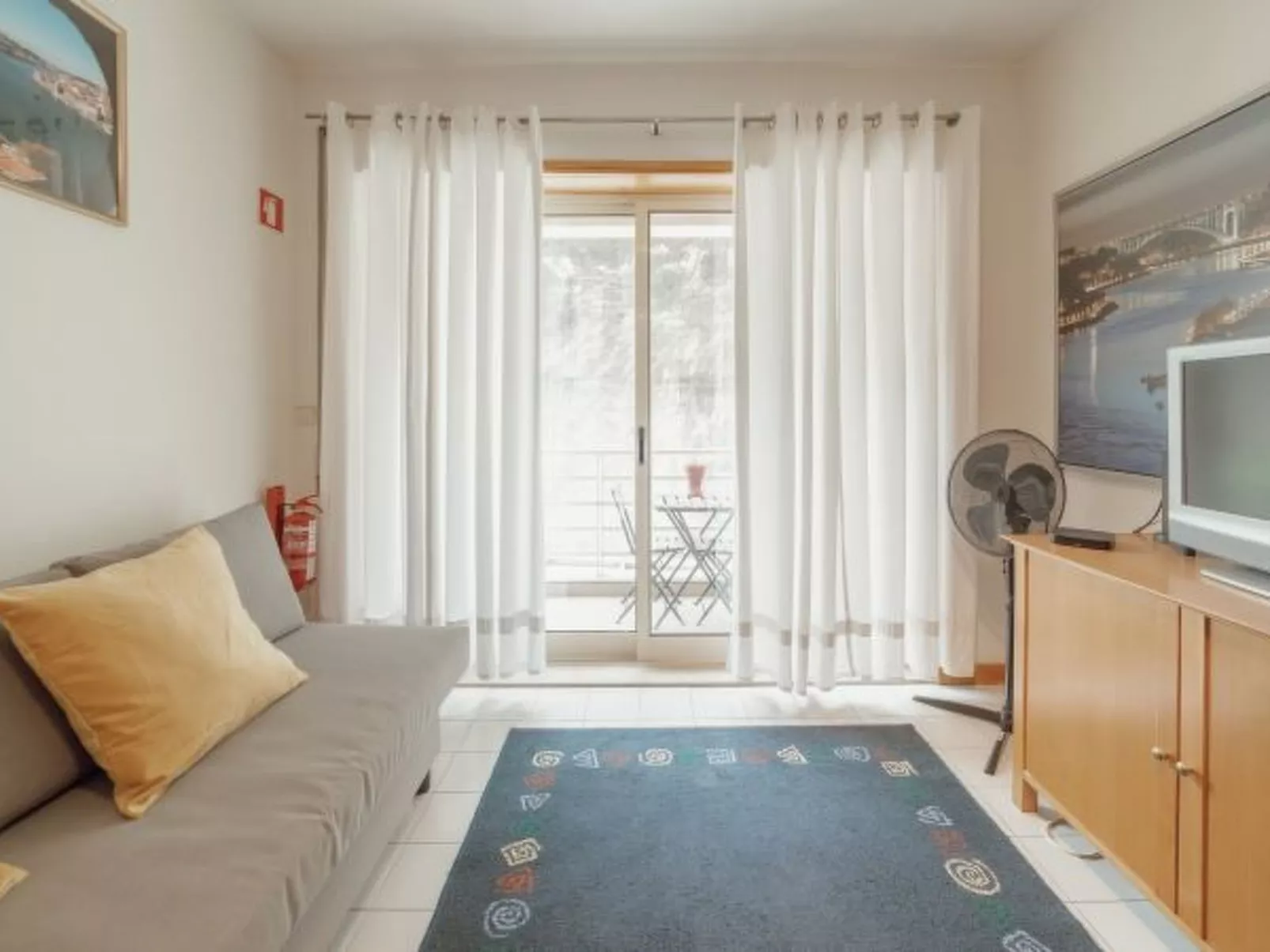 DOWNTOWN TRINDADE WITH TERRACE by VACATIONY - Binnen