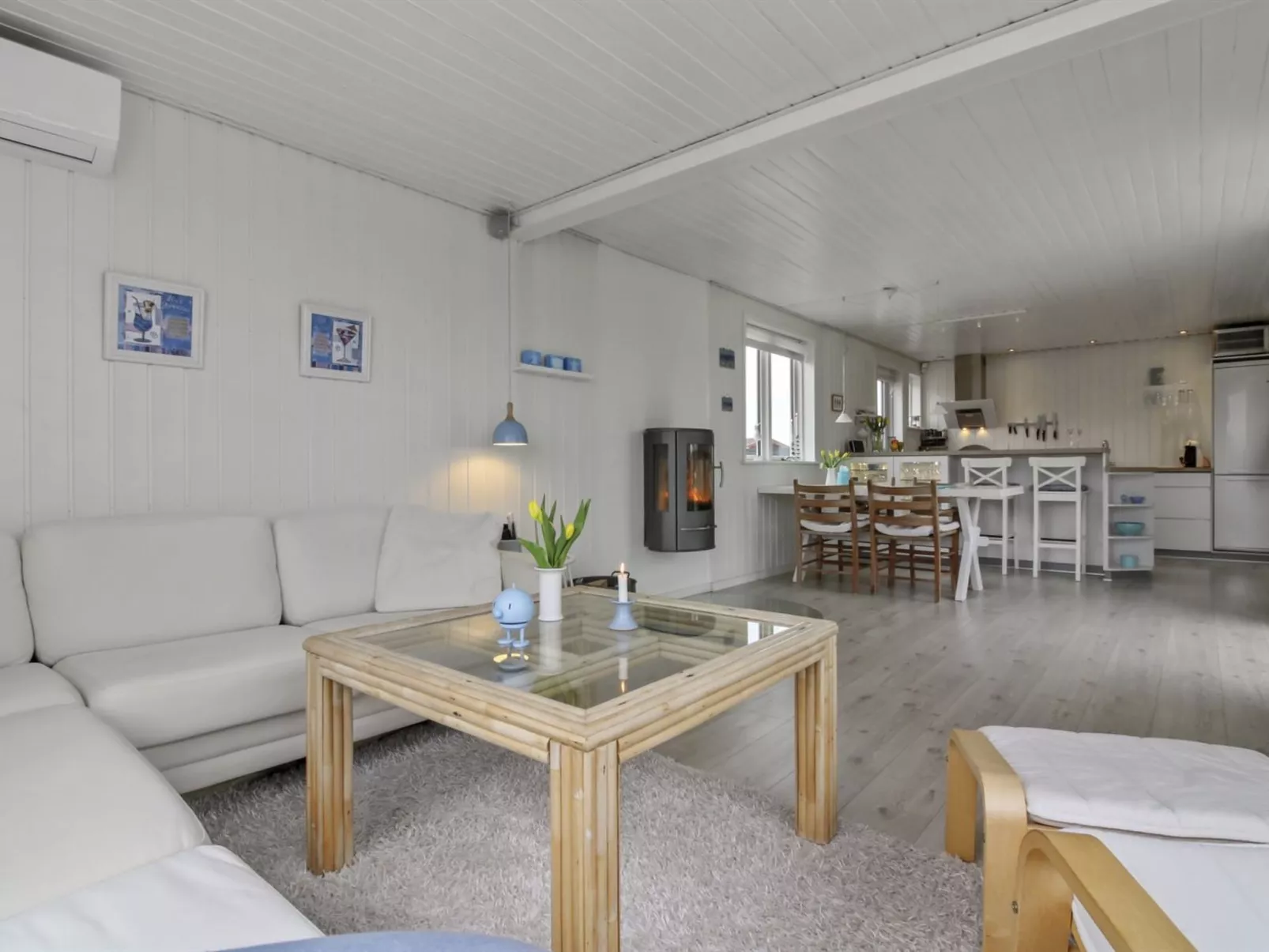 "Ingvild" - 150m from the sea - Binnen