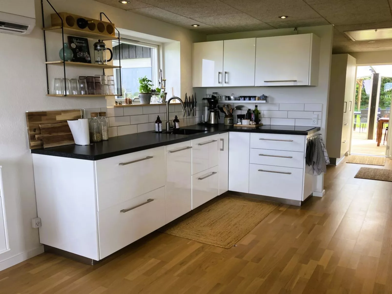 "Carlene" - 350m from the sea - Binnen