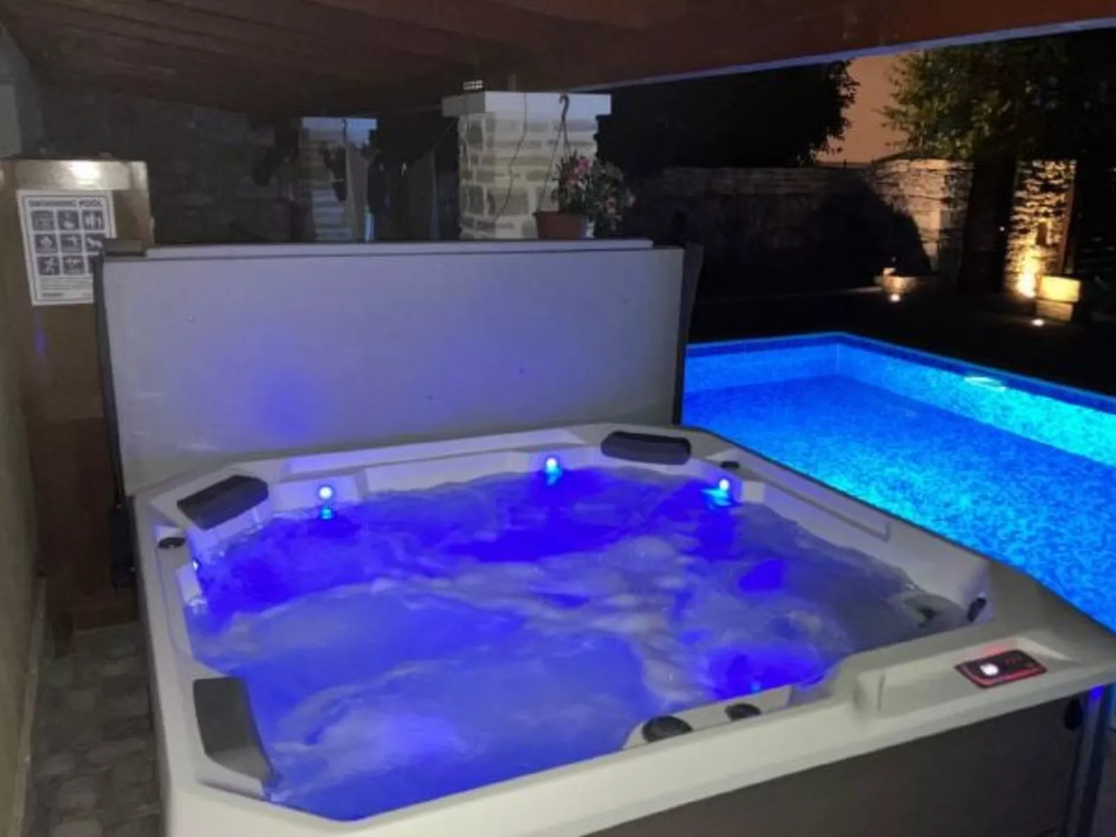 Villa Jacassa with heated pool and jacuzzi - Image-tags.info