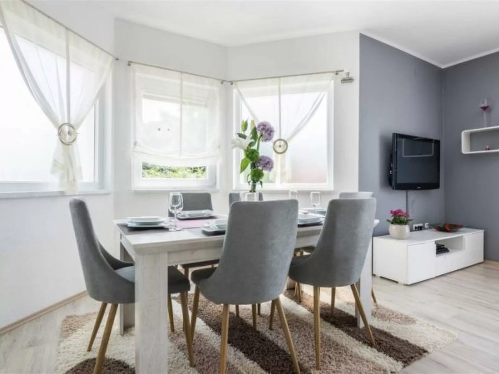 Holiday house Flora with pool - Image-tags.info