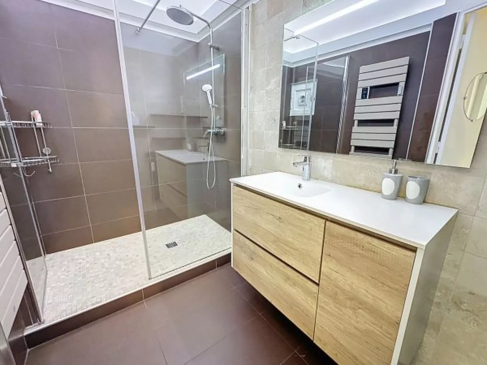 Beautiful 2 bedroom 2 mins from Croisette 337 - Image-tags.info