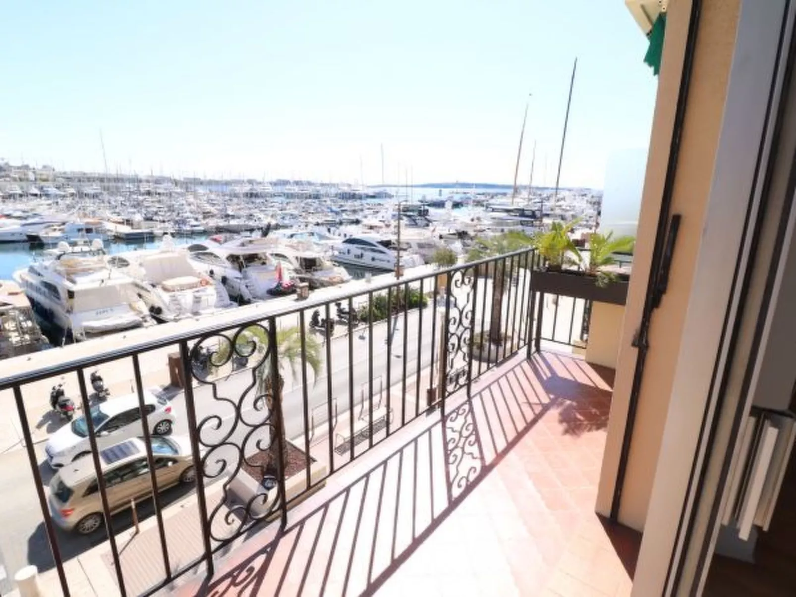 1 bedroom with view on the Old Port 267 - Image-tags.info