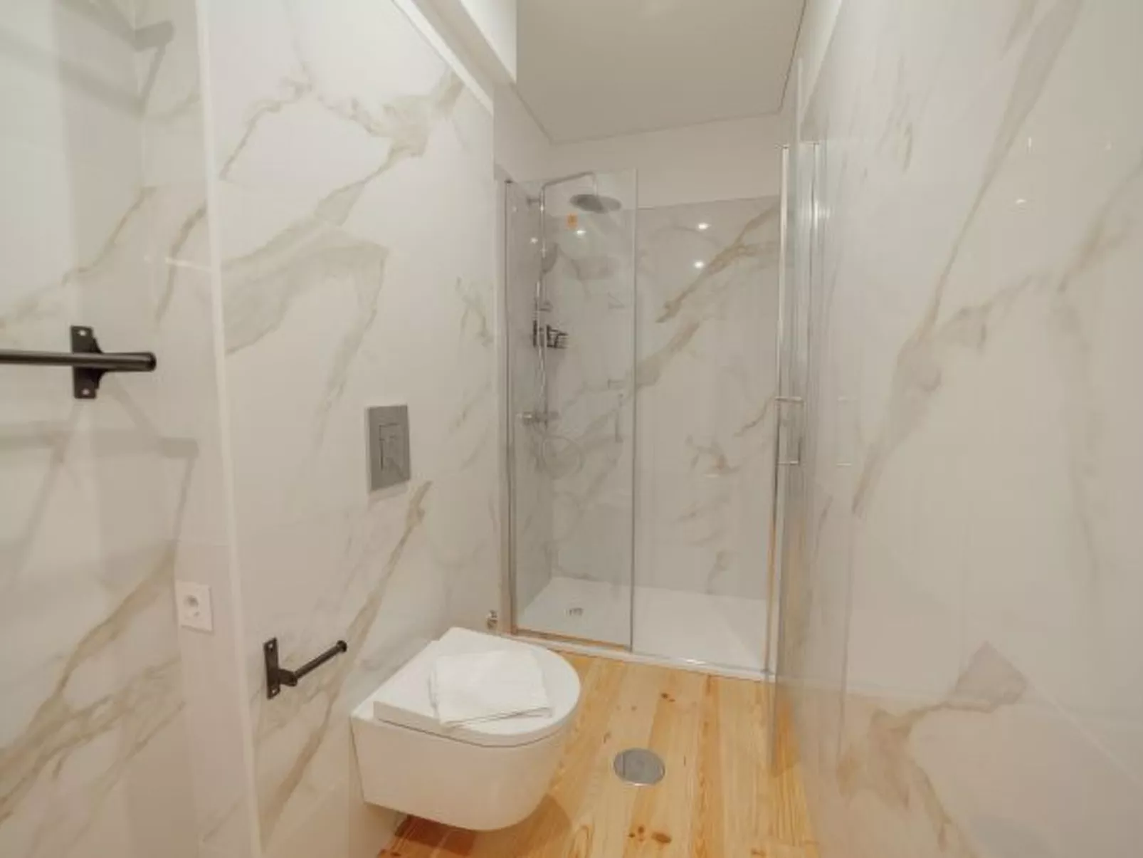 HEART OF PORTO APARTMENT C by VACATIONY - Binnen