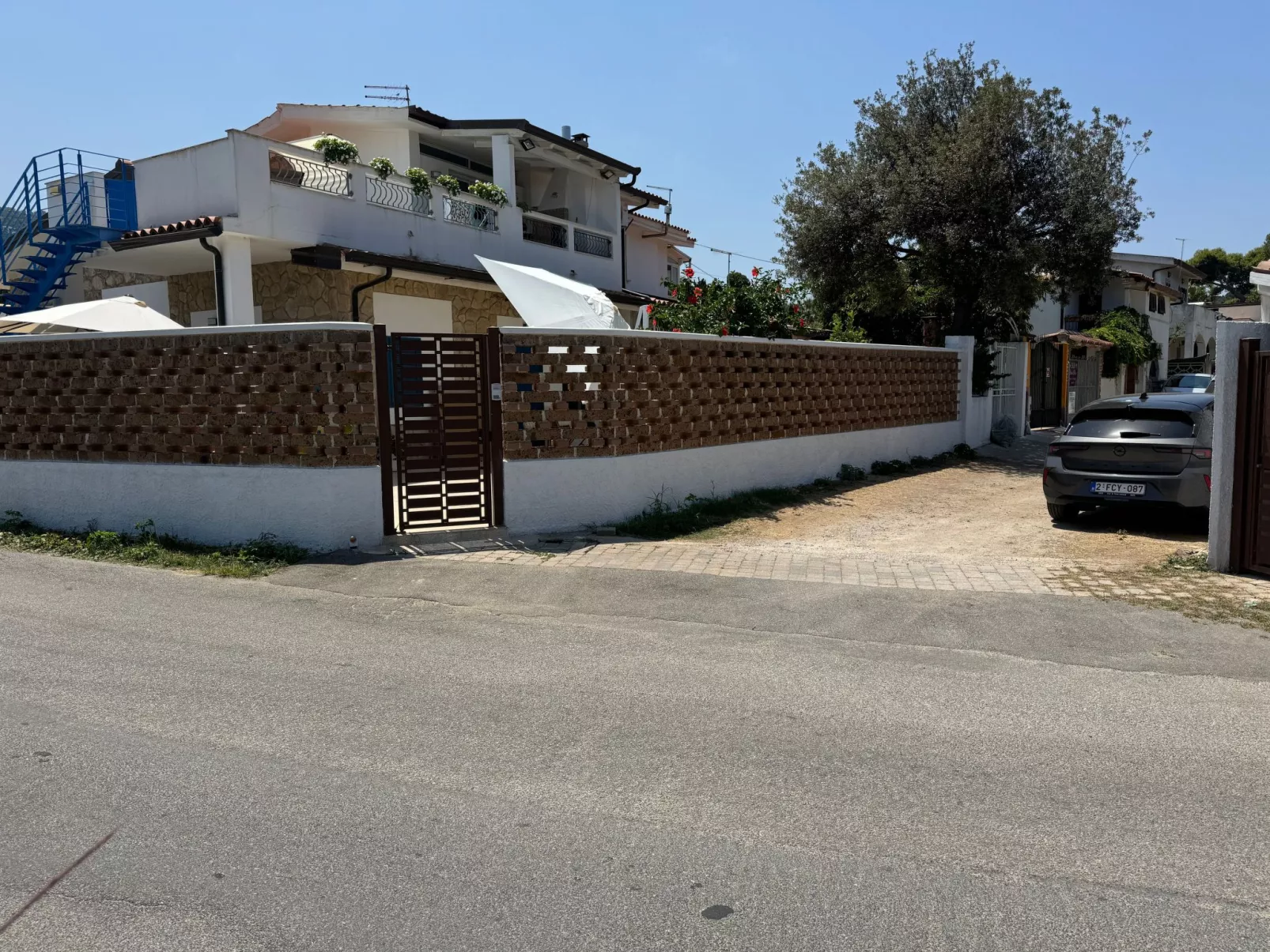 Gästezimmer 'Room' mit Grill - Buiten