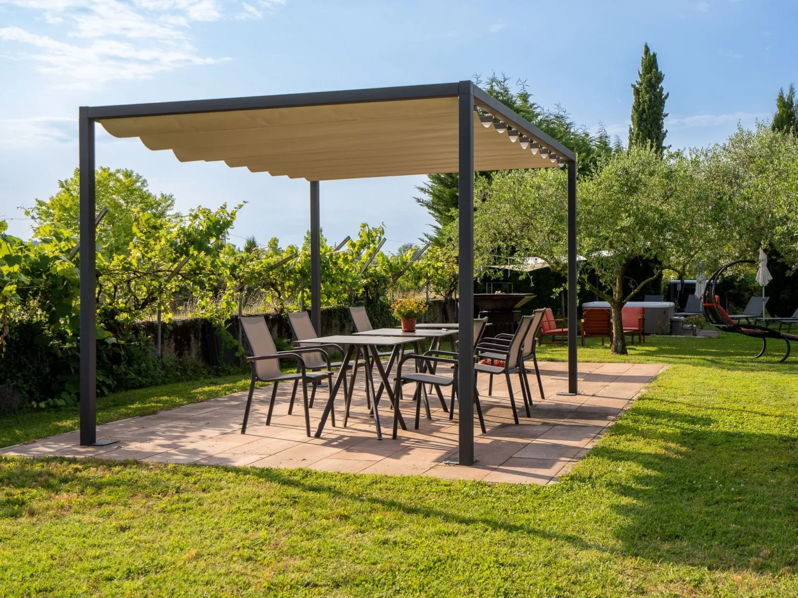 Zimmer mit Bad in einer Einrichtung mit Wellness-Center - Buiten