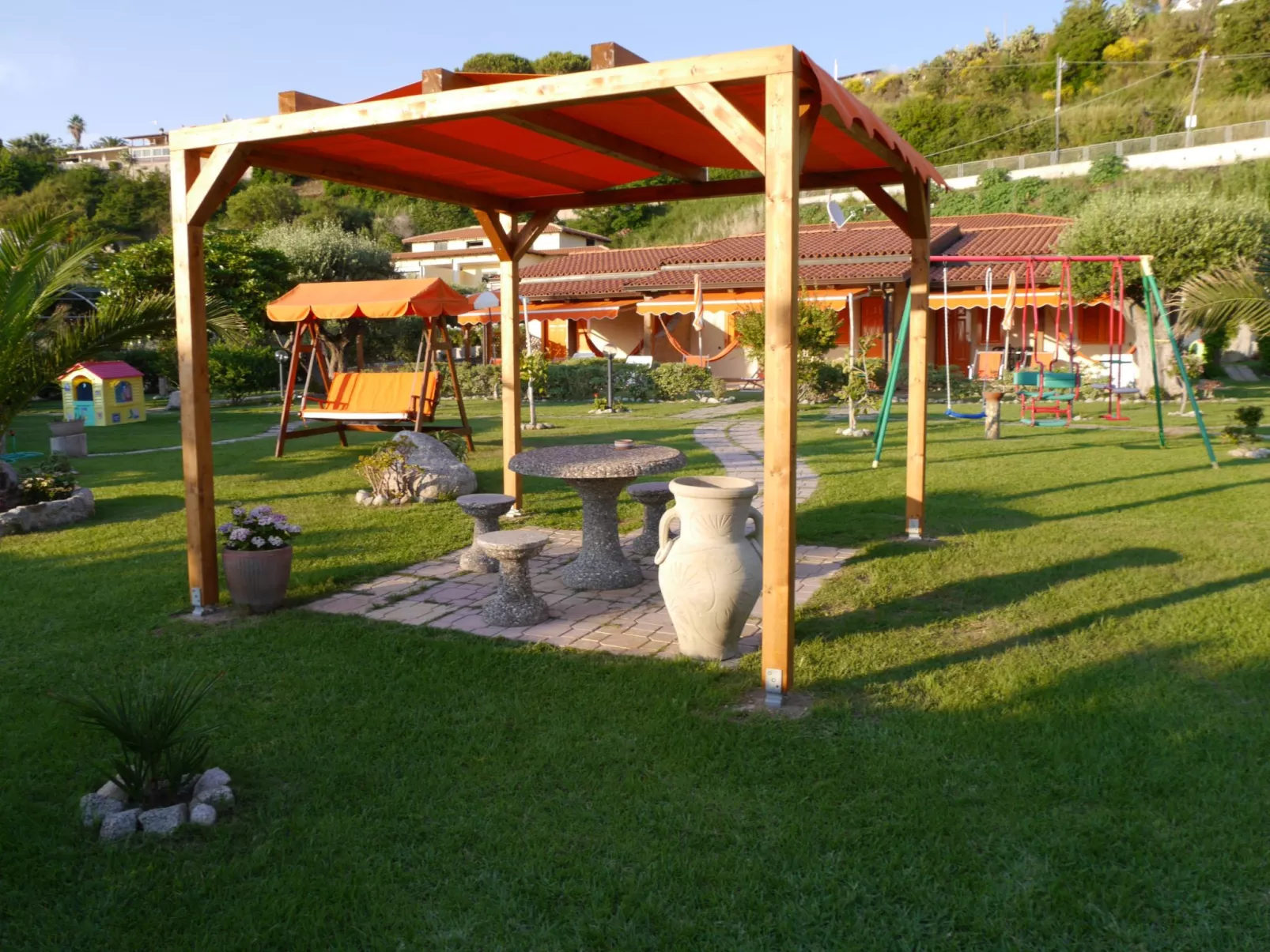 Luxus-Drei-Zimmer-Wohnungen mit großem Garten - Buiten