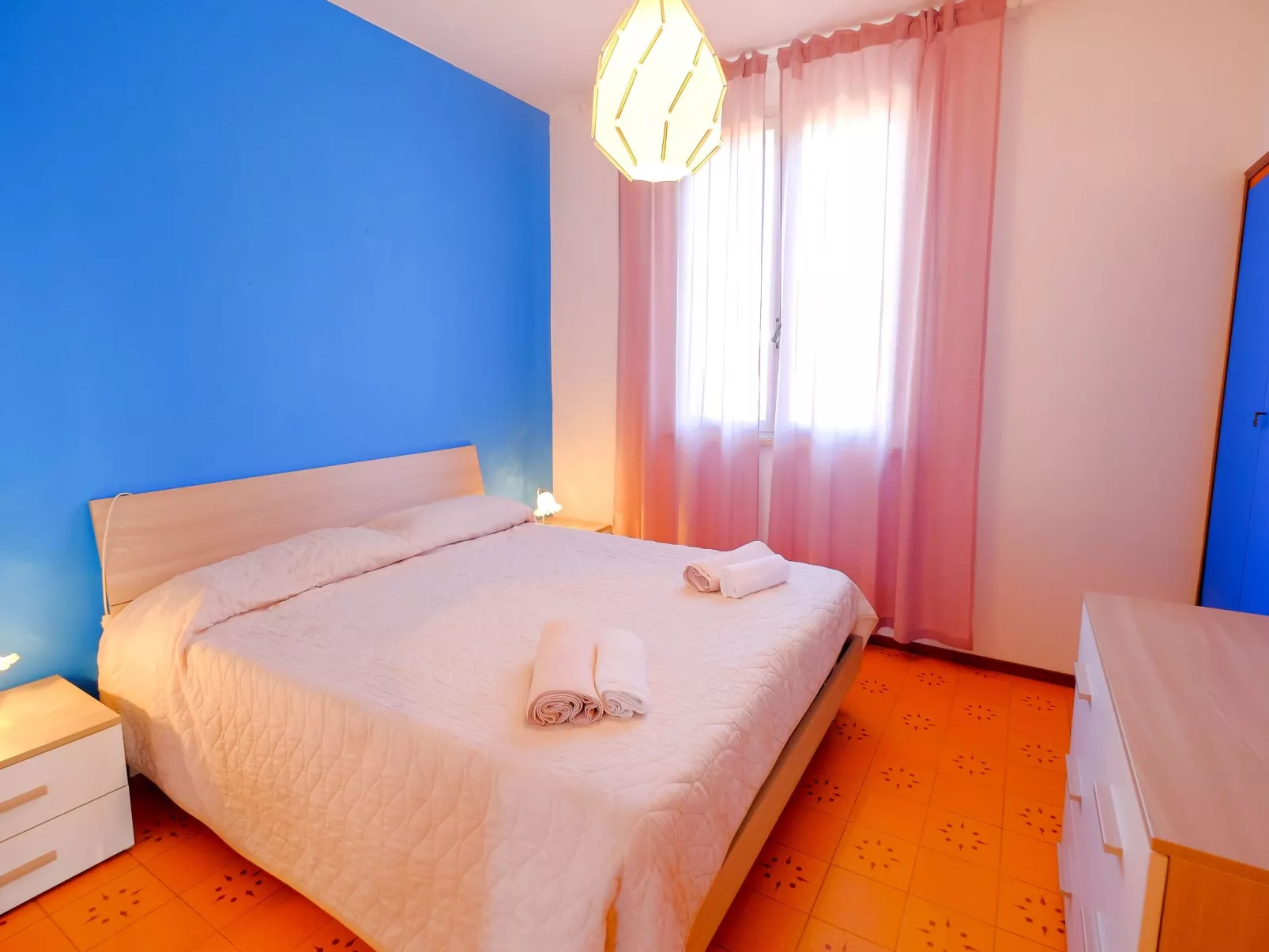 Cottage mit großem Garten, Klima, 6 Gäste - Binnen