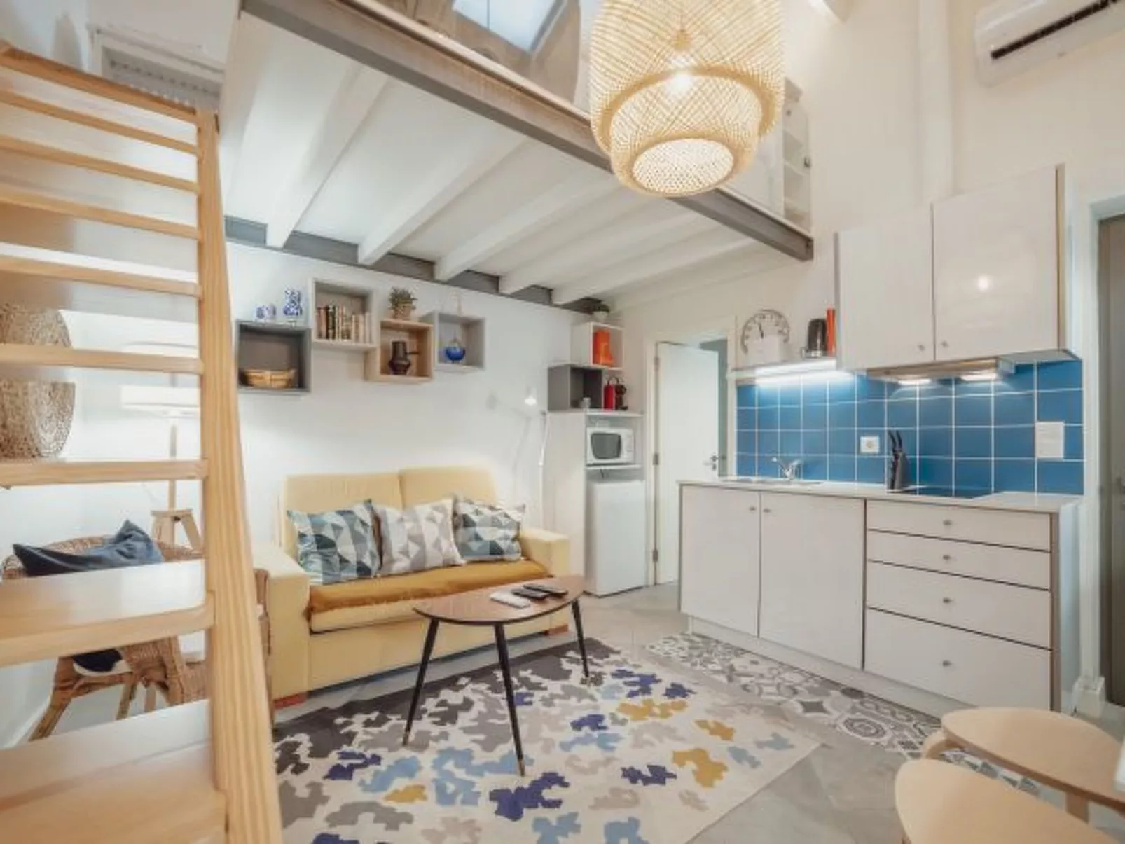 MEZZANINE STYLISH APARTMENT H by VACATIONY - Binnen