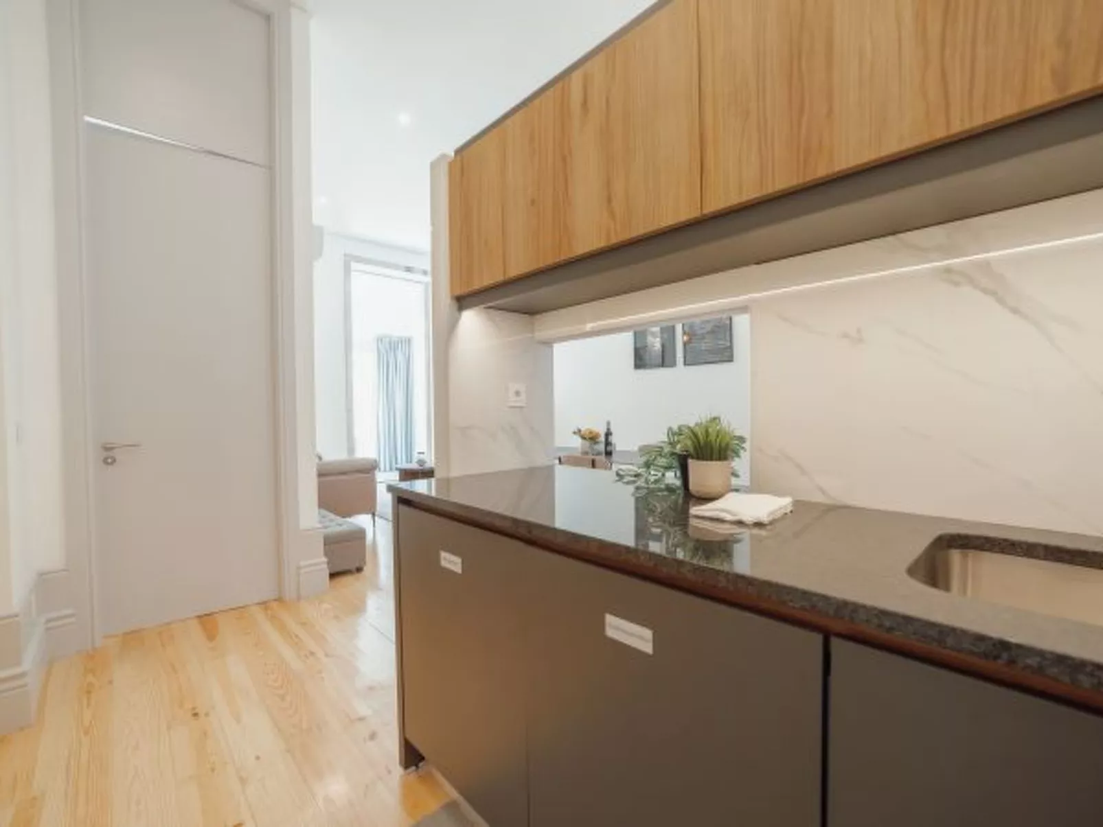 HEART OF PORTO APARTMENT B TERRACE by VACATIONY - Binnen