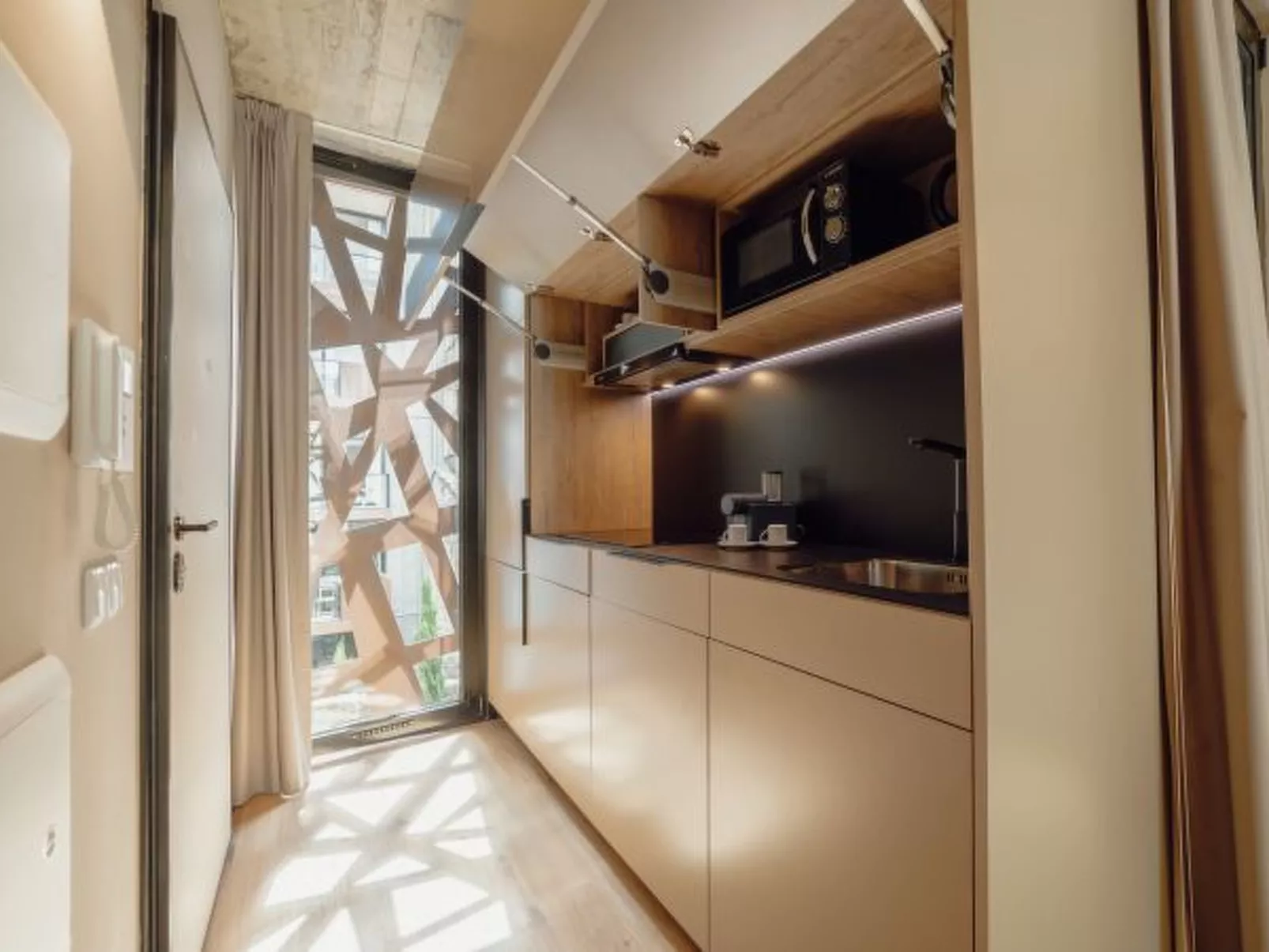 CITY CENTER PREMIUM with GARAGE by VACATIONY - Binnen