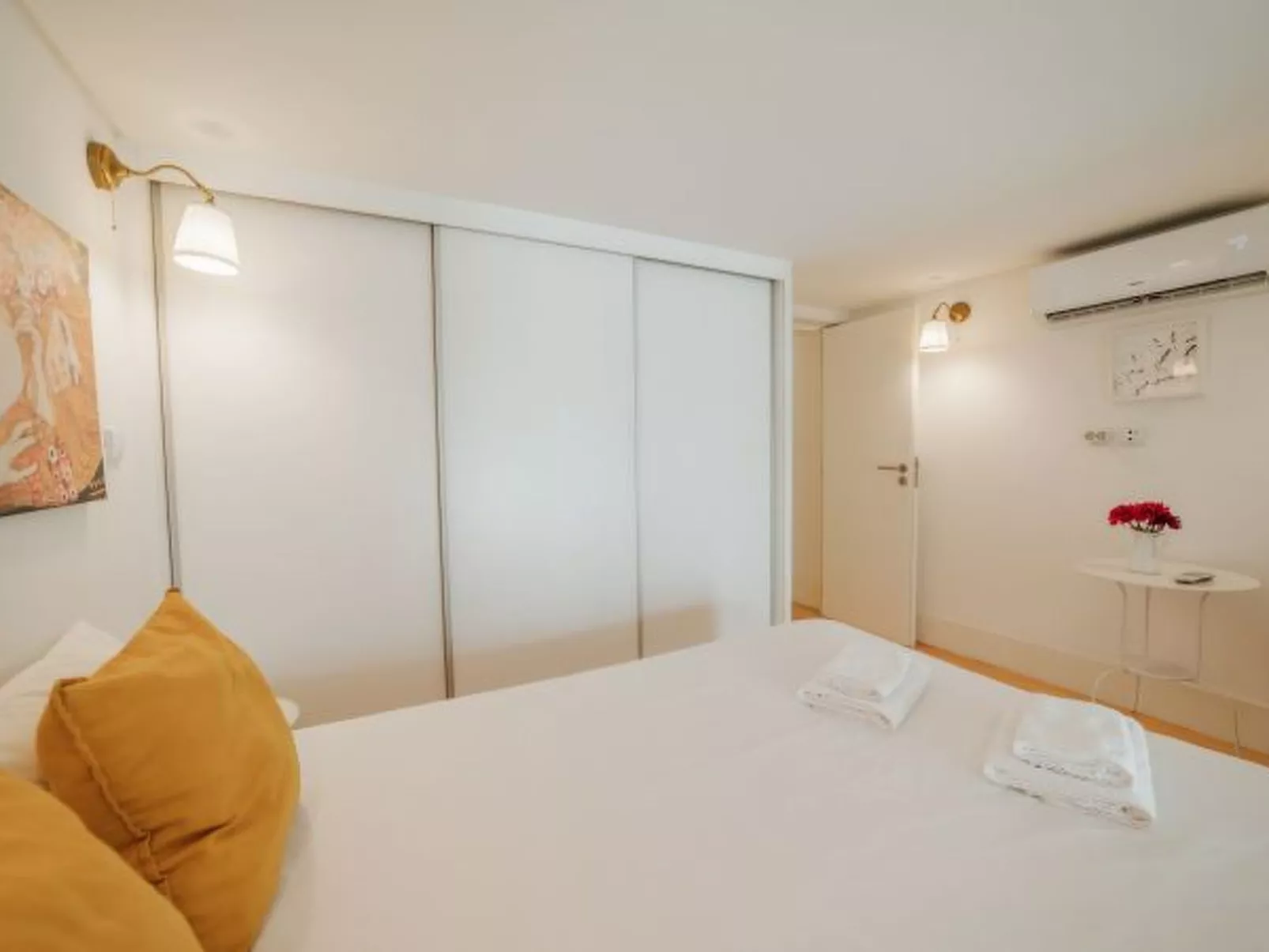 HISTORIC & BRIGHT BOLHAO MEZZANINE by VACATIONY - Binnen