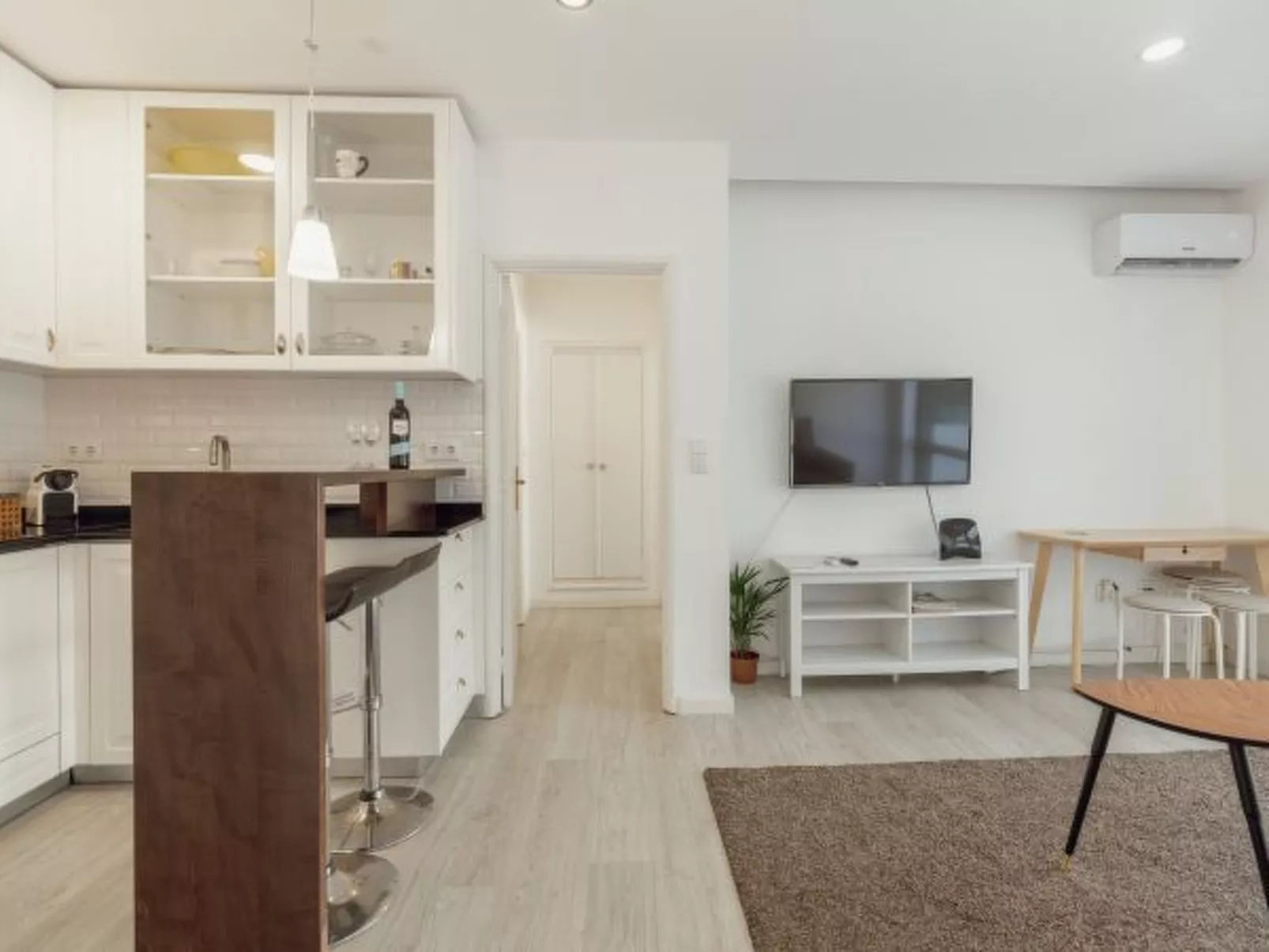 PATEO IN LAPA CITY CENTER by VACATIONY - Binnen