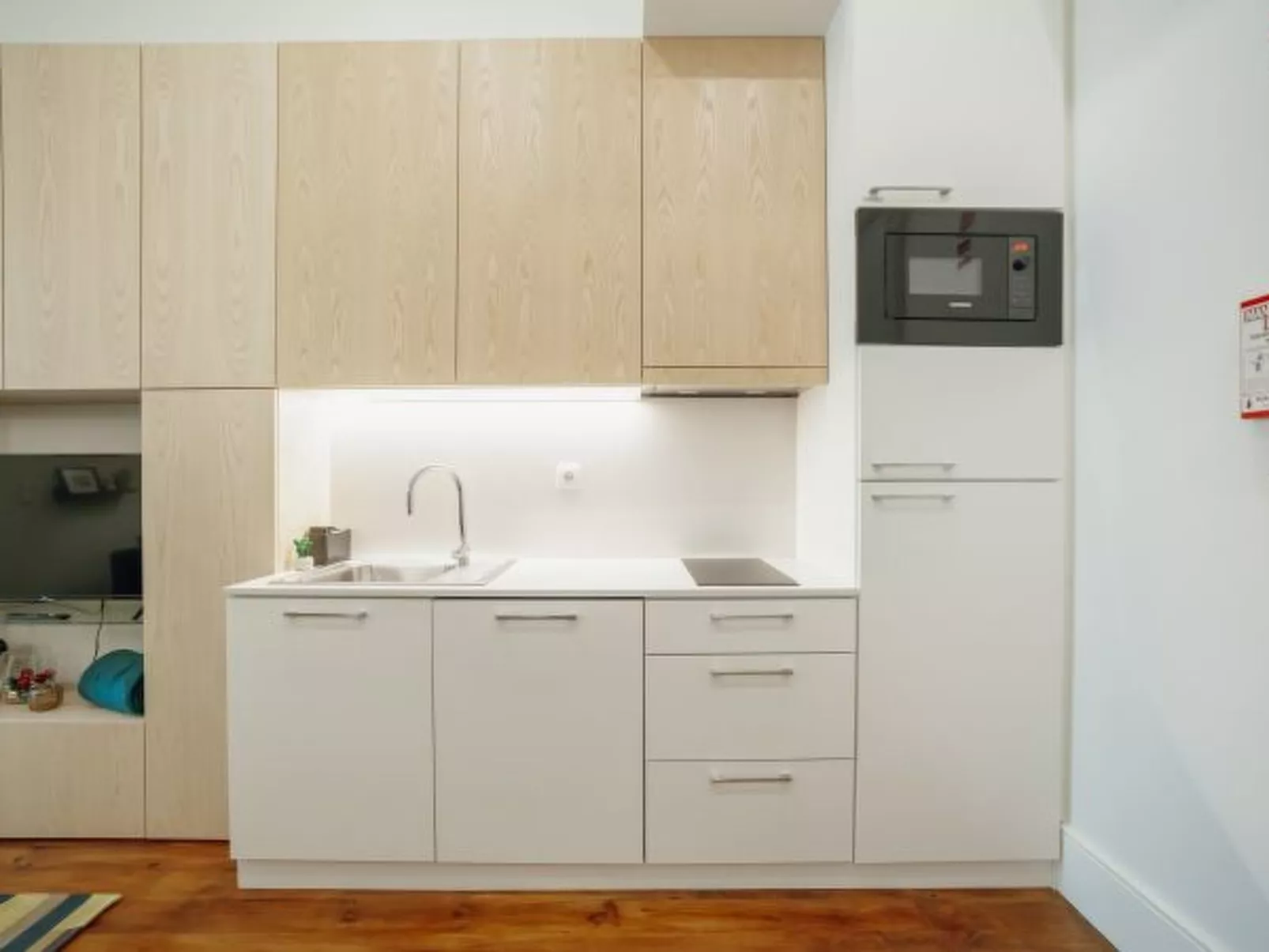 HOME WITH A POOL by VACATIONY - Binnen