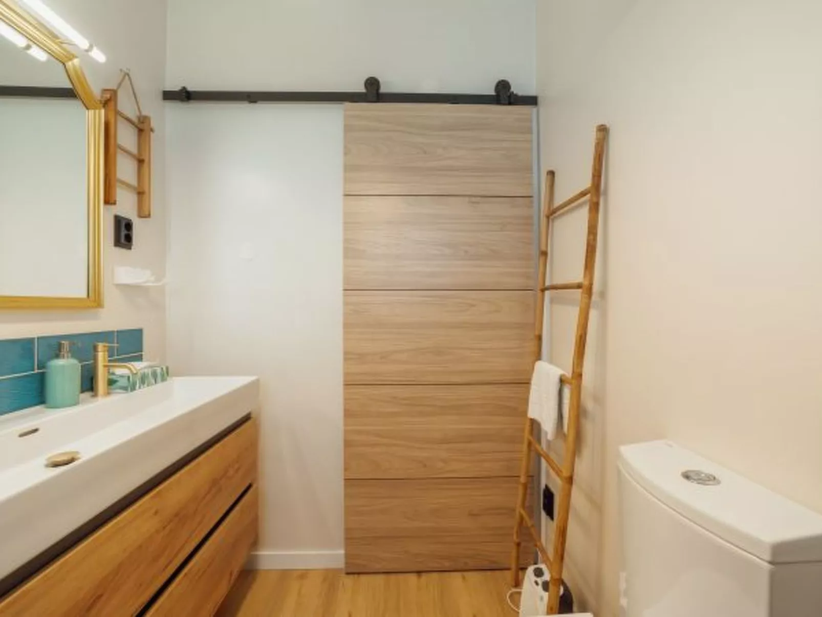 CASA DAS ORQUIDEAS by VACATIONY - Binnen