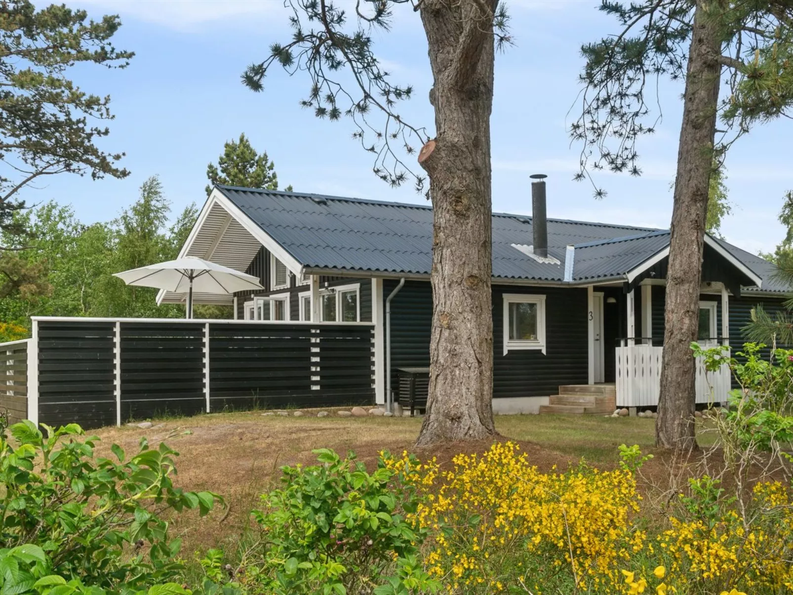 "Lavrens" - 300m from the sea - Buiten