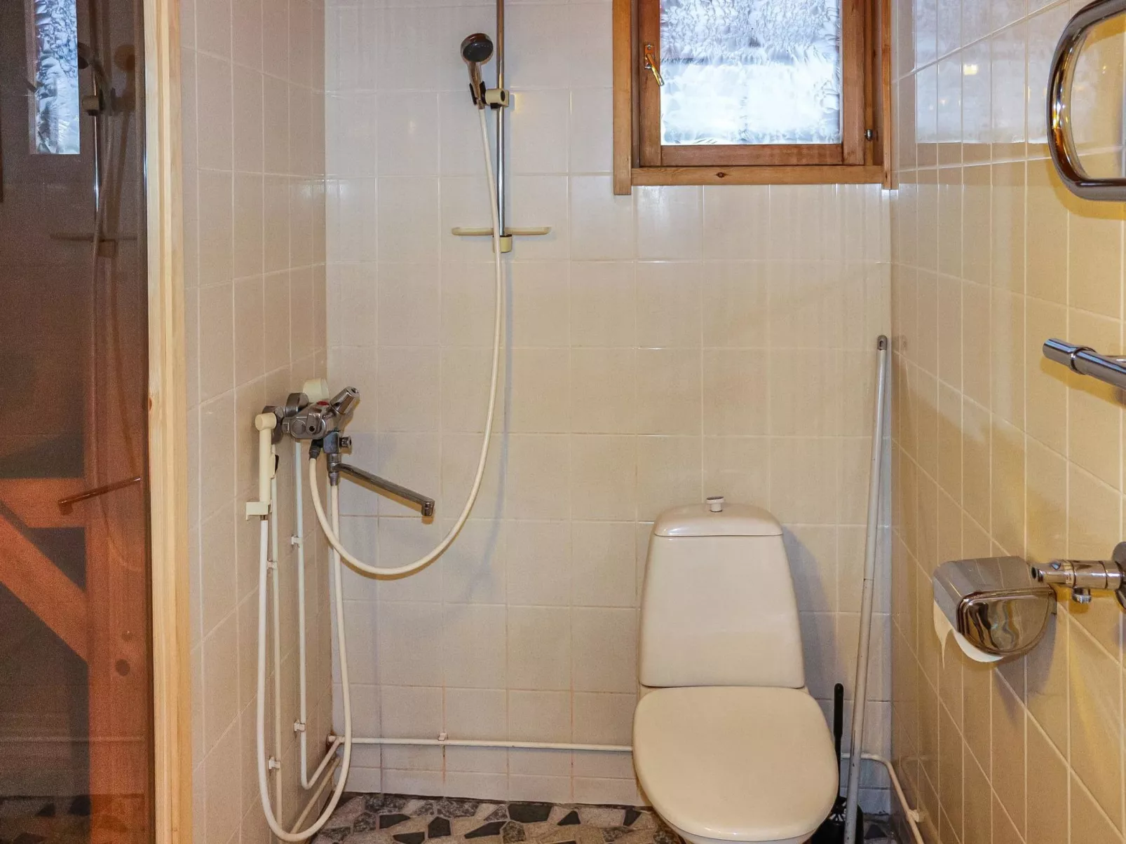 Alppikylä 8a paritalo - Binnen