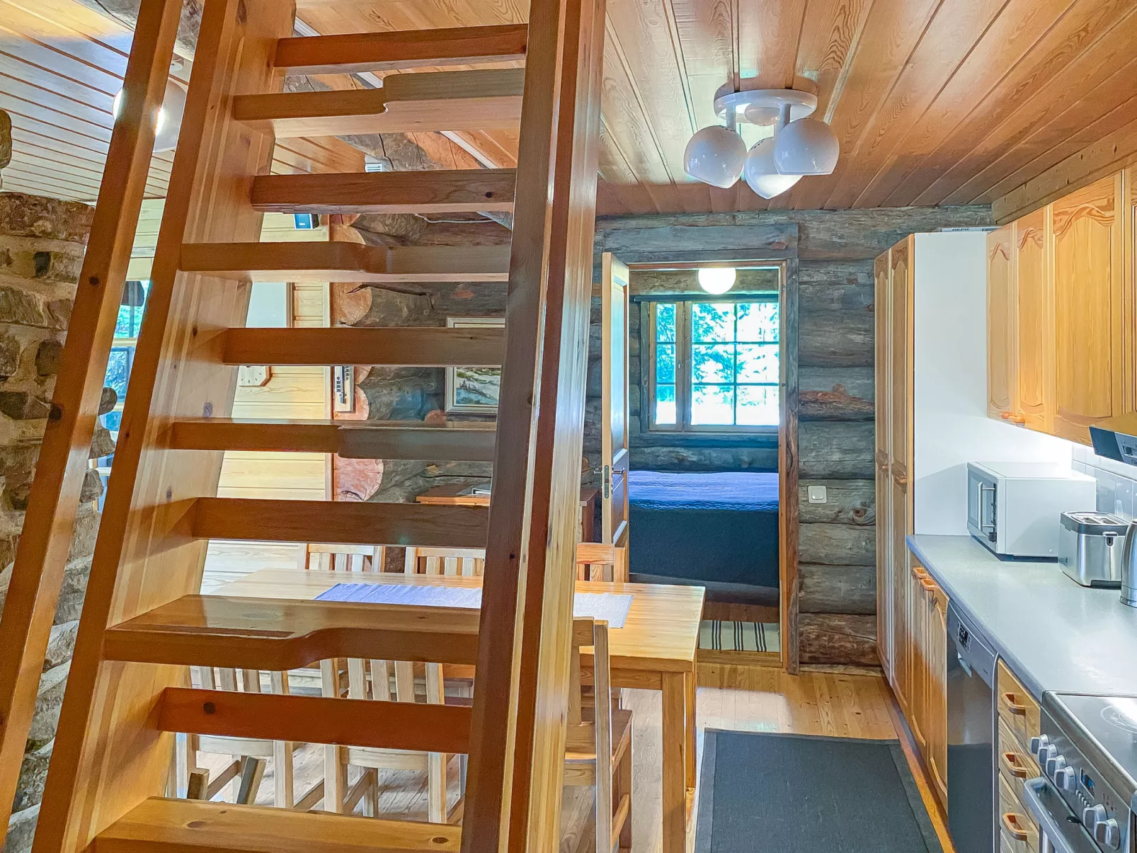 Kuusi-ruka 6 - Binnen