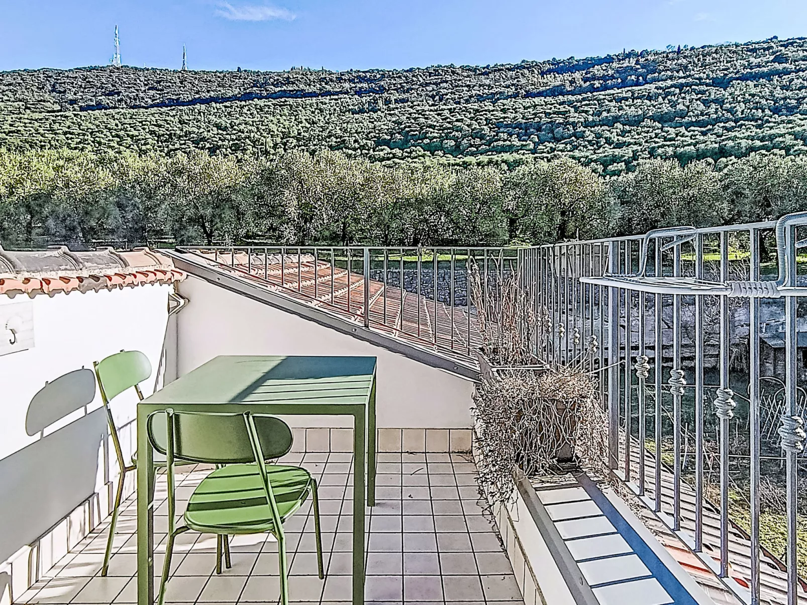 Tra gli Ulivi - Buiten