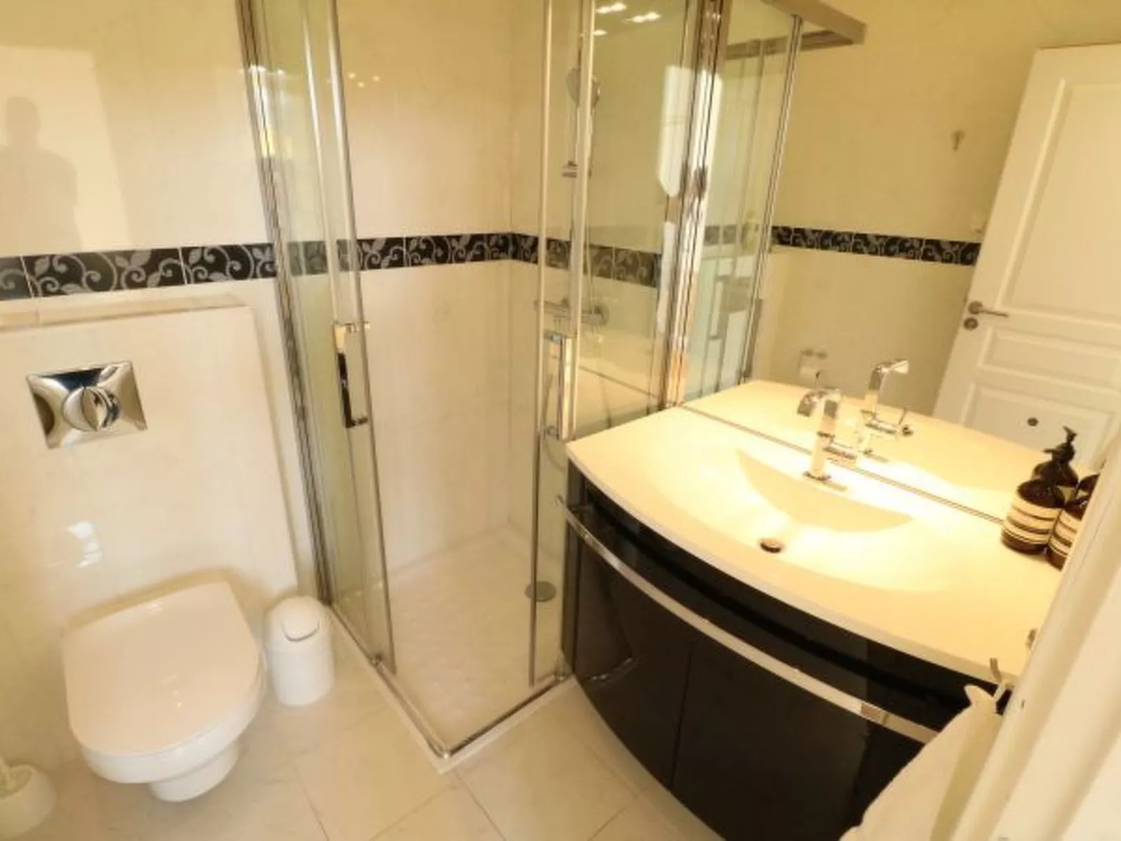 Beautiful 3 bedroom Carlton Canada 403 - Image-tags.info