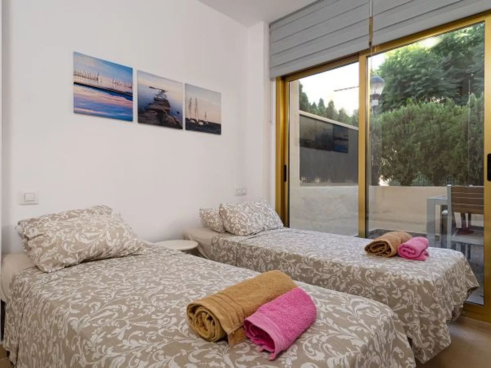 Beachside apartment in Elviria, Romana Playa - Image-tags.info