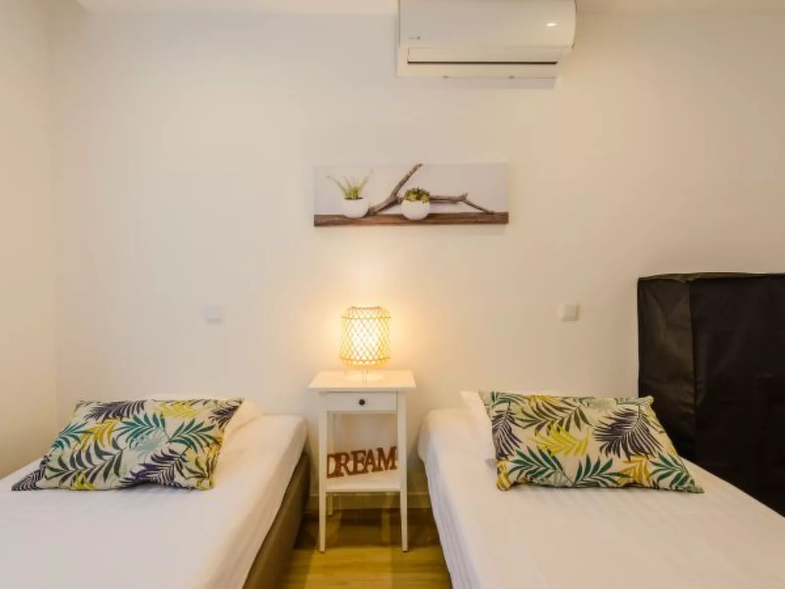 The Little Paradise with Sea Views - Binnen