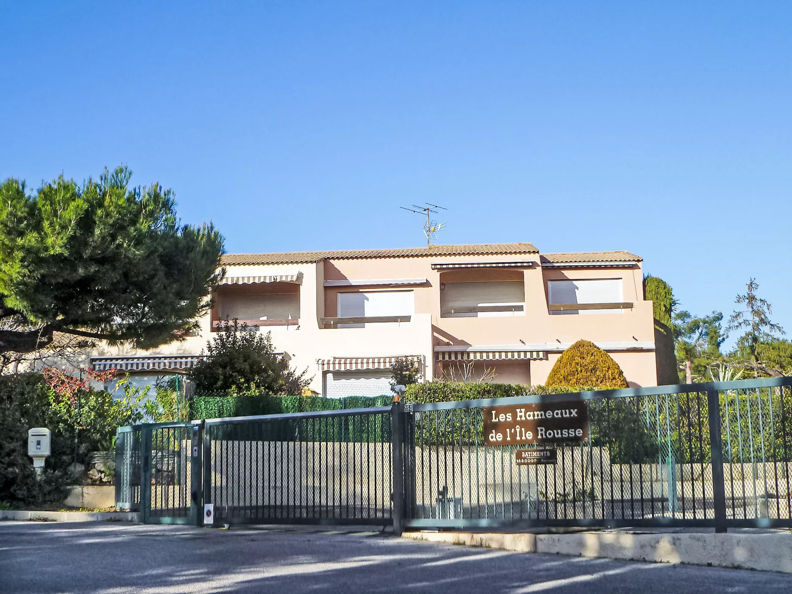 Les Hameaux de l'Ile Rousse - Buiten