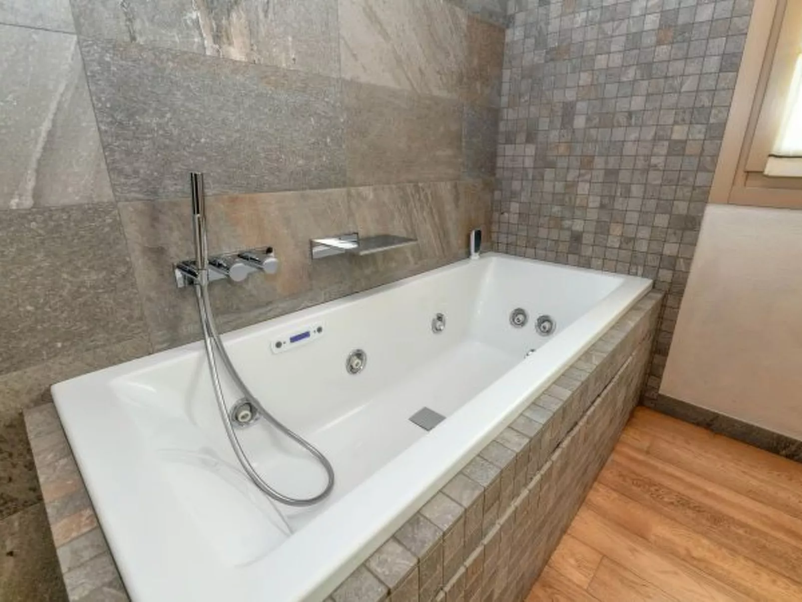 Desenzanoloft Oscar Luxury Suite - Image-tags.info