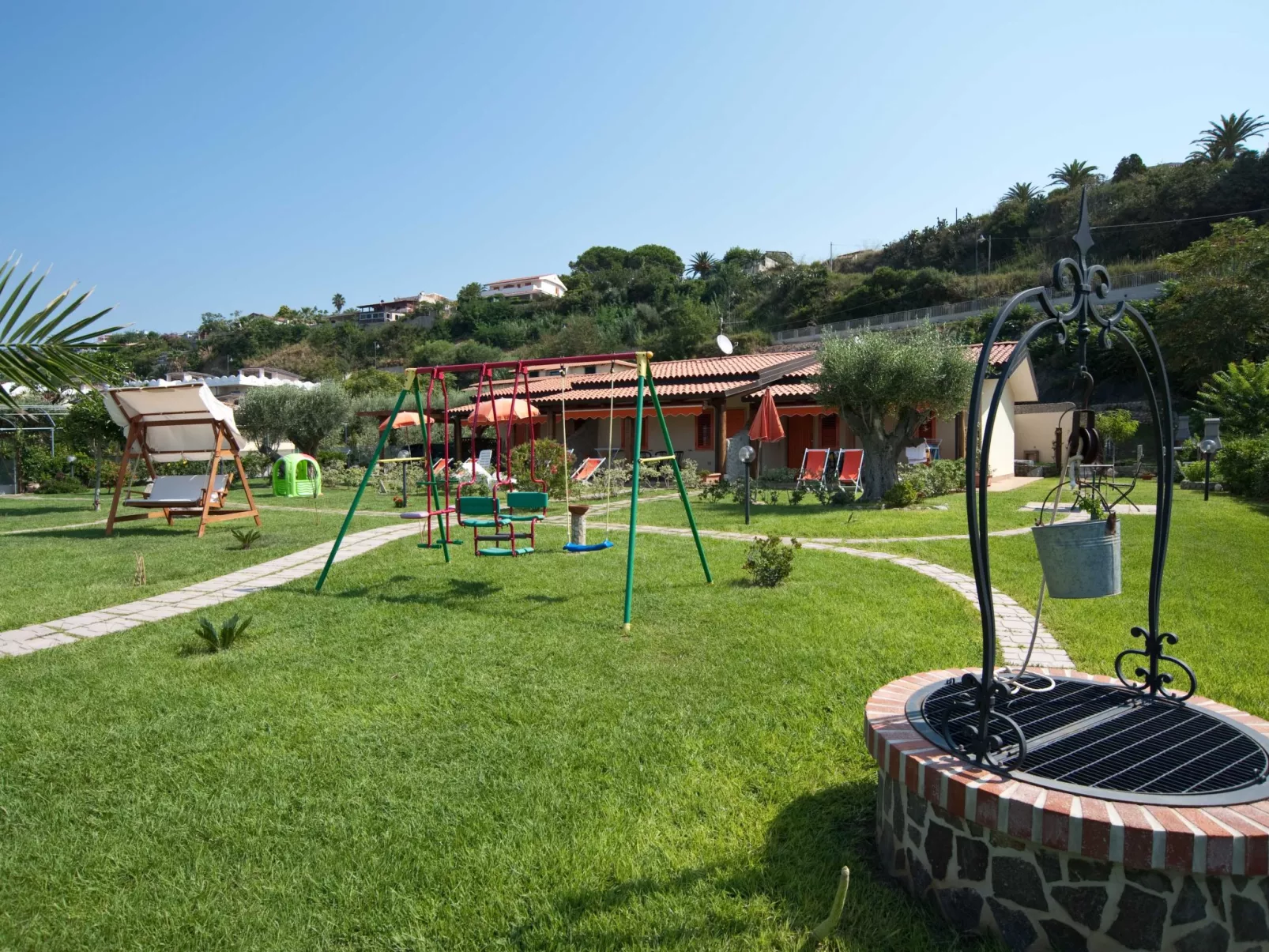 Luxus-Drei-Zimmer-Wohnungen mit großem Garten - Buiten