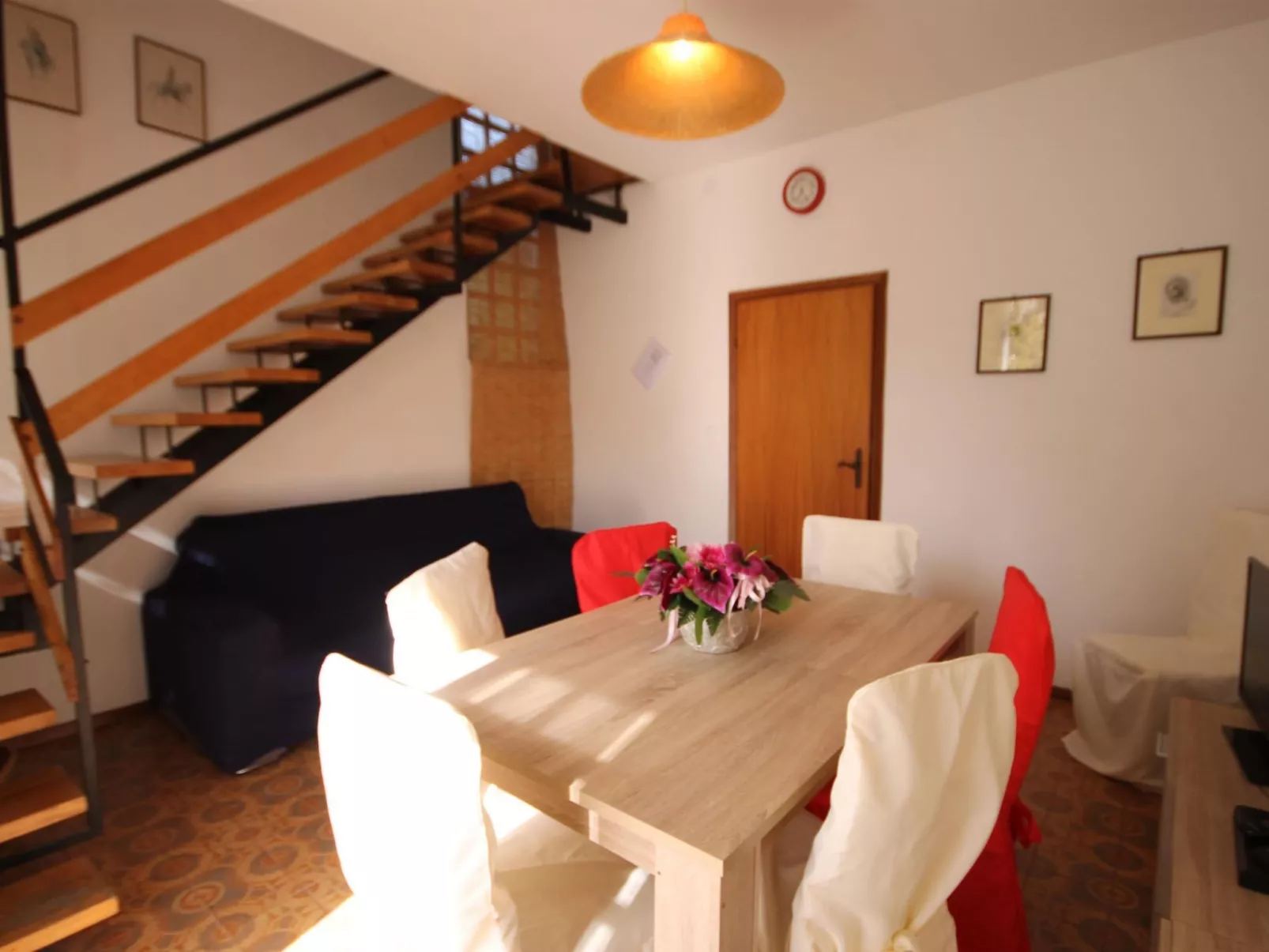 Cottage mit großem Garten, Klima, 6 Gäste - Binnen