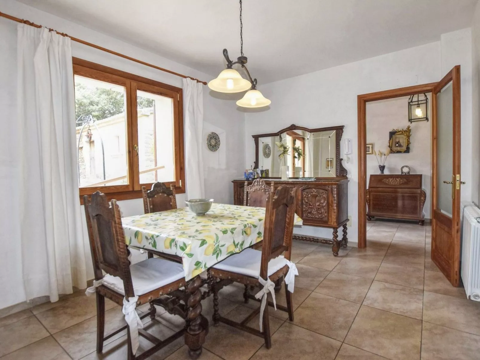 Schönes Landhaus mit Panoramablick auf die Berge - Binnen