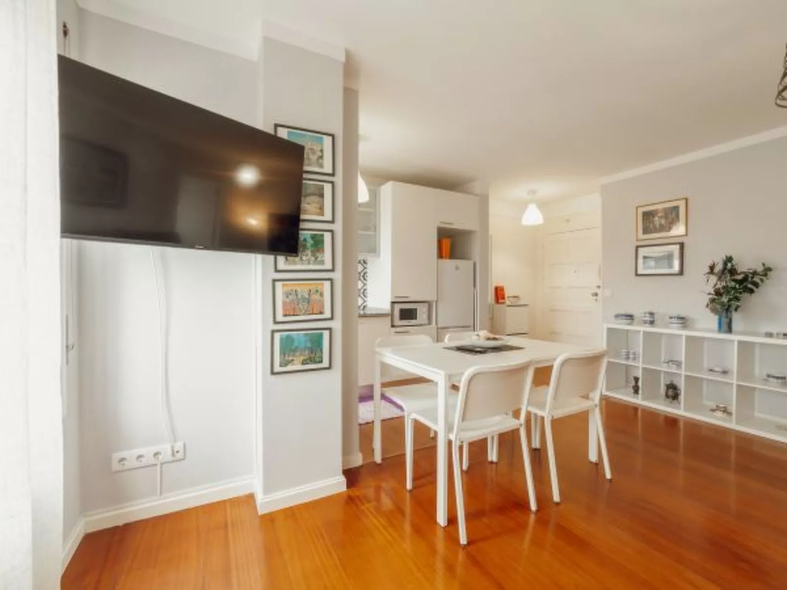 ESPINHO SEAWALK AND SEAVIEW by VACATIONY - Binnen