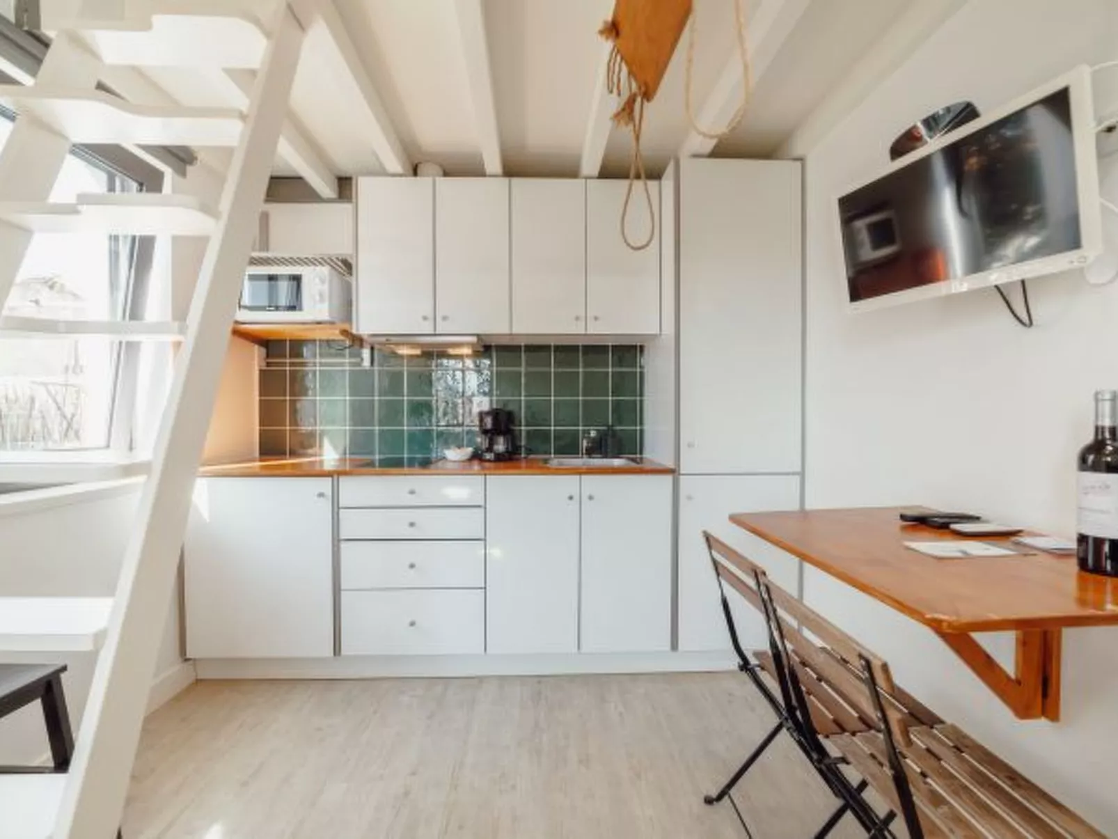 MEZZANINE STYLISH APARTMENT P by VACATIONY - Binnen