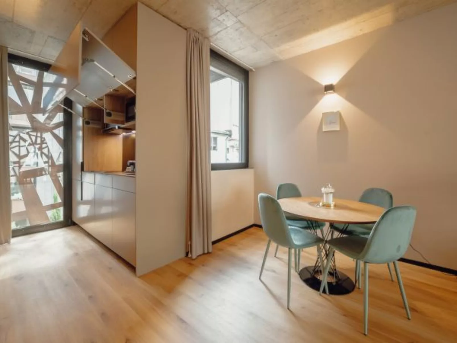 CITY CENTER PREMIUM with GARAGE by VACATIONY - Binnen