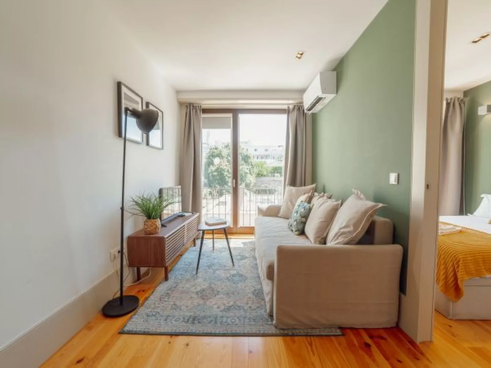 LEGACY OPORTO PREMIUM APARTMENT C by VACATIONY - Binnen