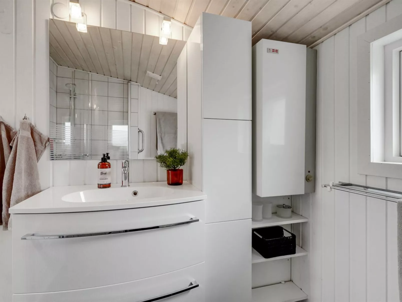 "Kei" - 75m from the sea - Binnen