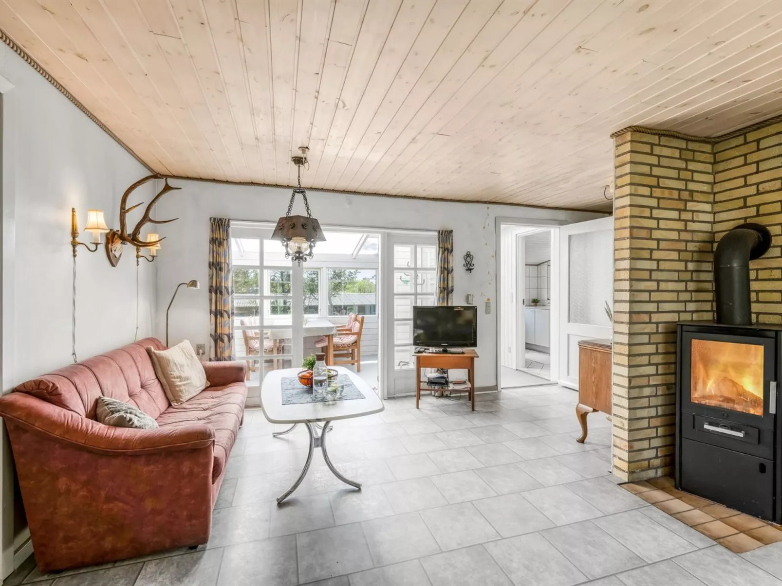 "Jonnhild" - 700m from the sea - Binnen