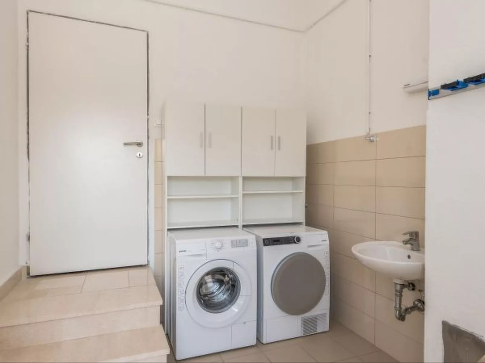 Great Villa Field Hills with sauna and jacuzzi - Image-tags.info