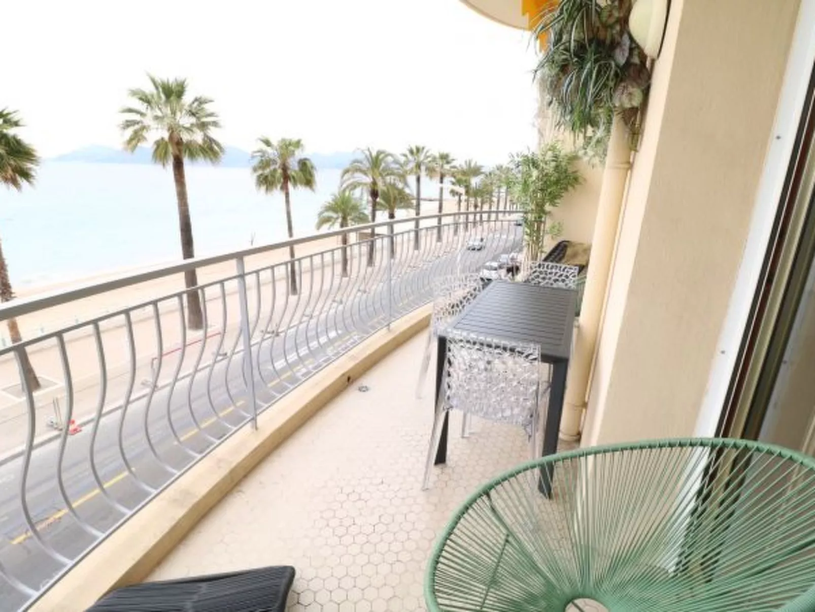 3 bedroom facing the beach 401 - Image-tags.info